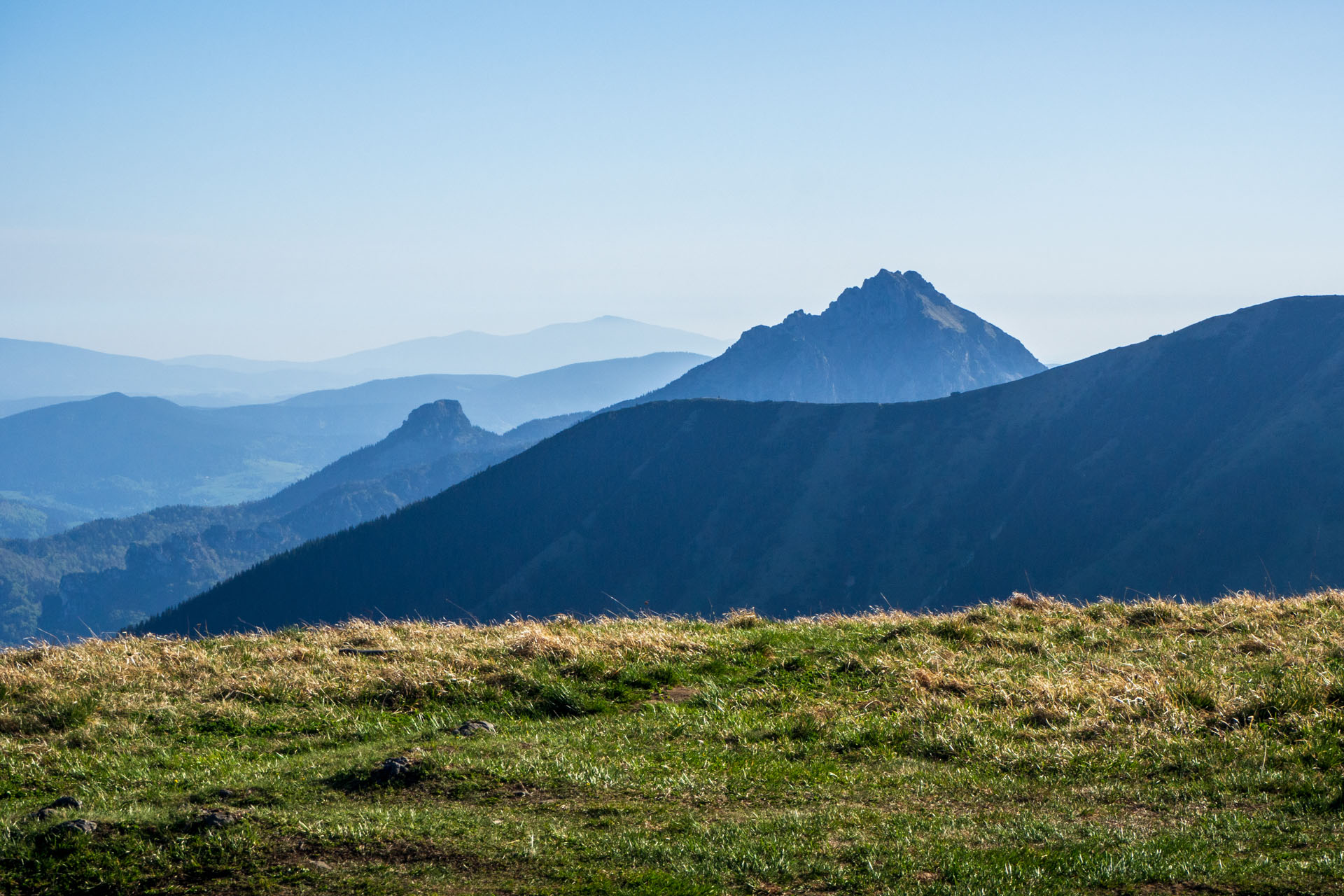 Veľký a Malý Kriváň z Chaty pod Chlebom (Malá Fatra)