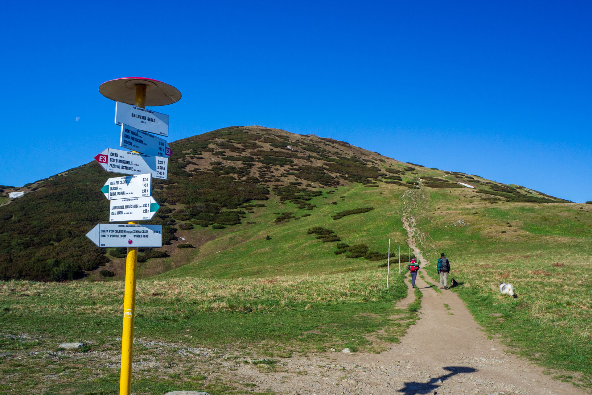 Veľký a Malý Kriváň z Chaty pod Chlebom (Malá Fatra)