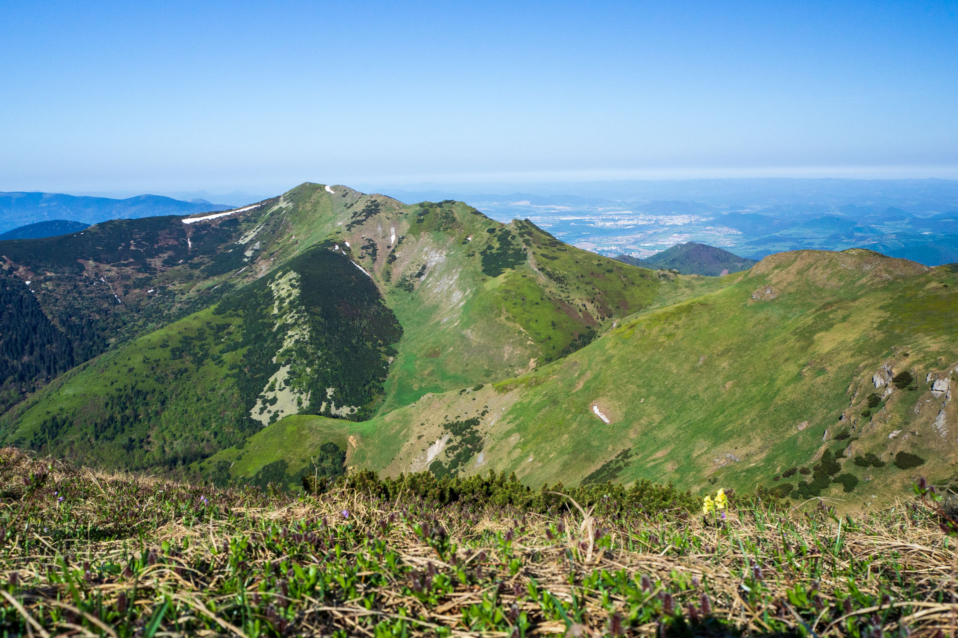 Veľký a Malý Kriváň z Chaty pod Chlebom (Malá Fatra)