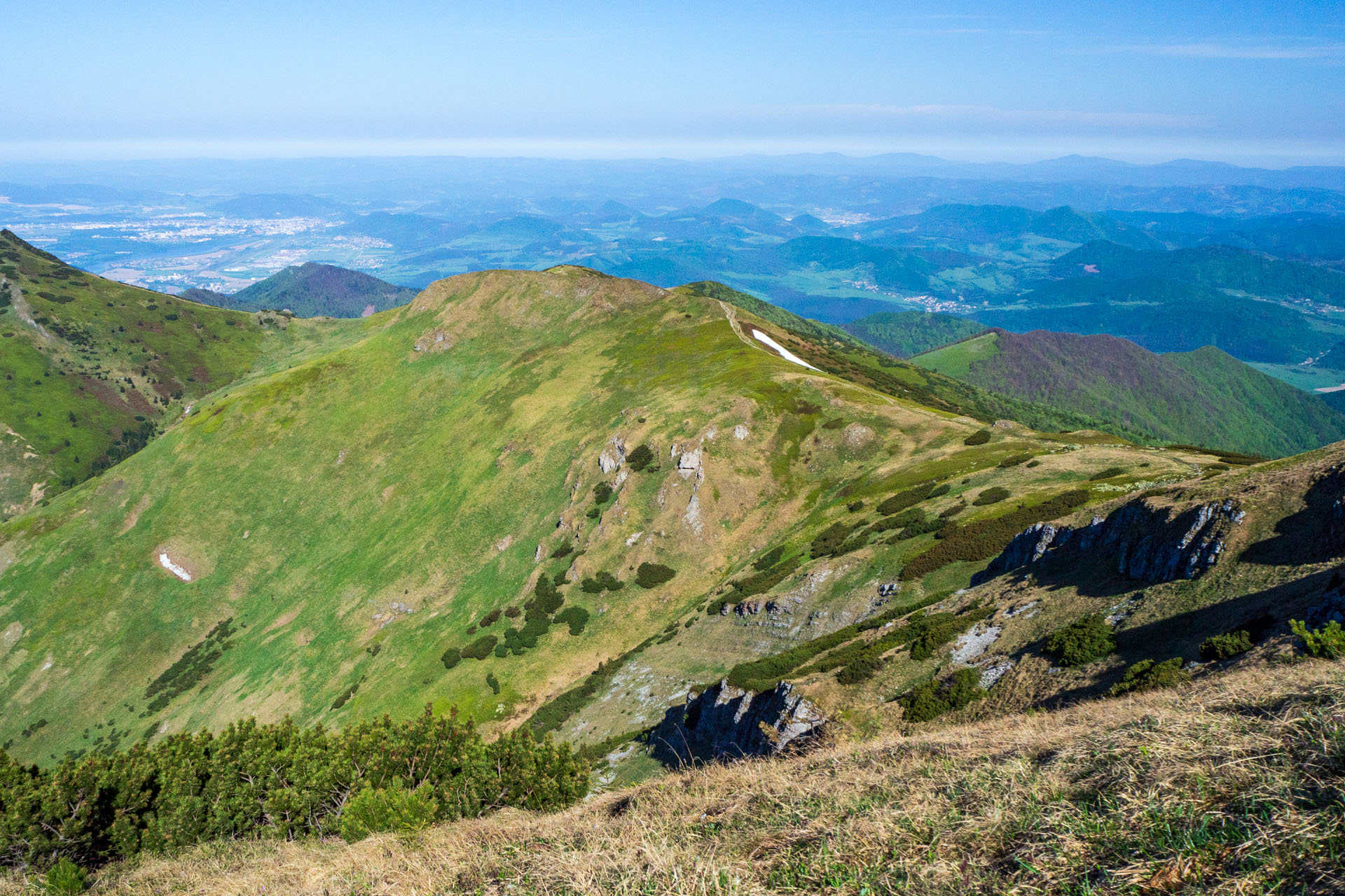 Veľký a Malý Kriváň z Chaty pod Chlebom (Malá Fatra)