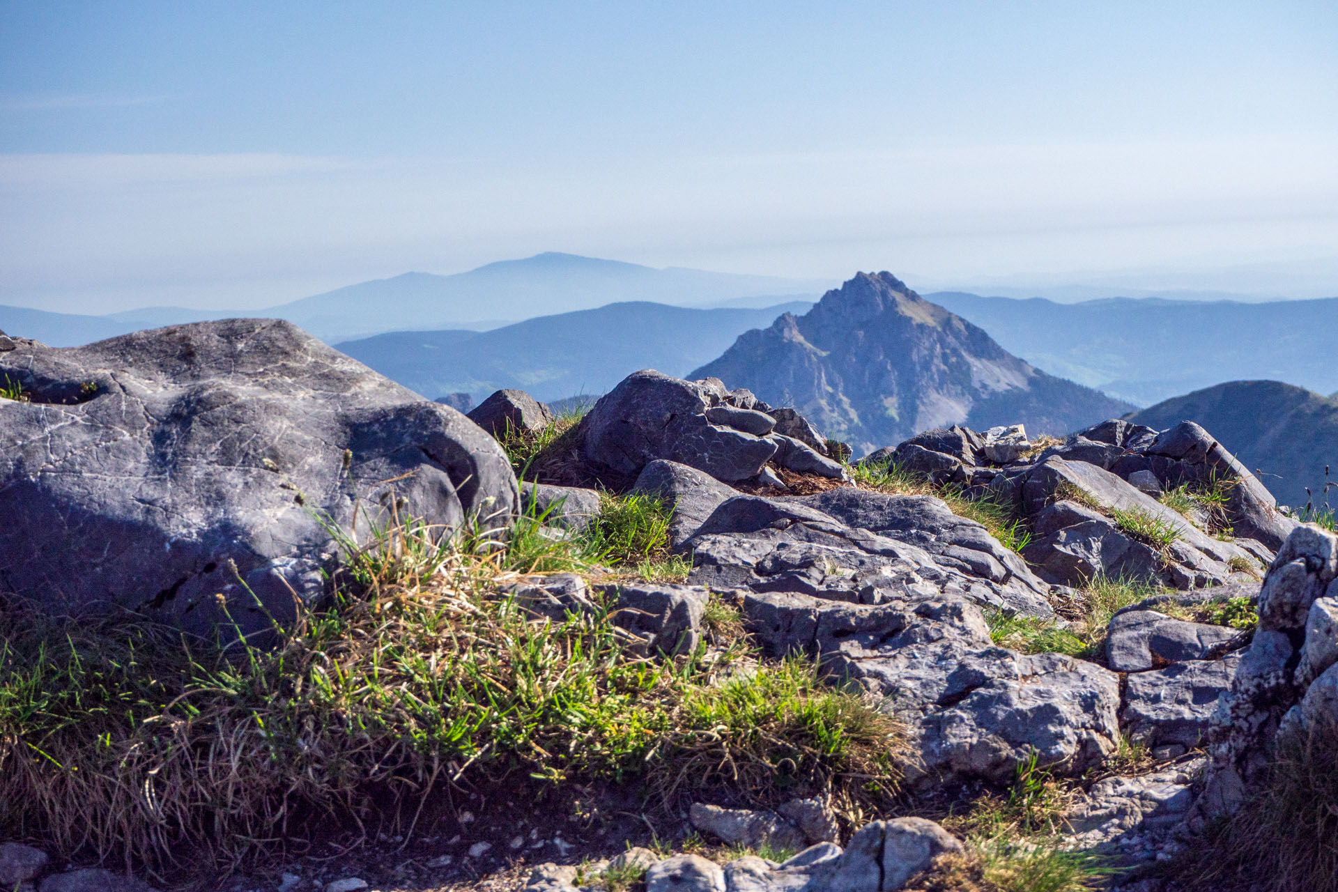 Veľký a Malý Kriváň z Chaty pod Chlebom (Malá Fatra)