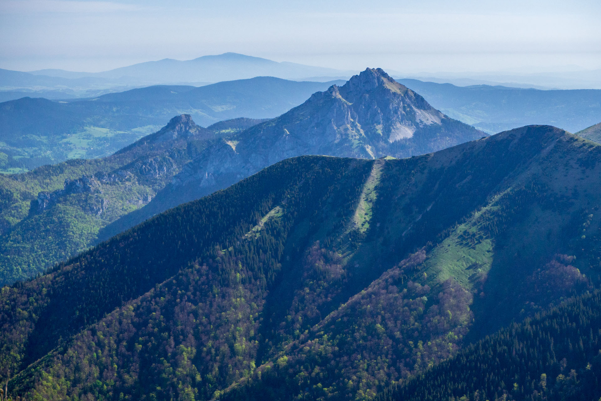 Veľký a Malý Kriváň z Chaty pod Chlebom (Malá Fatra)