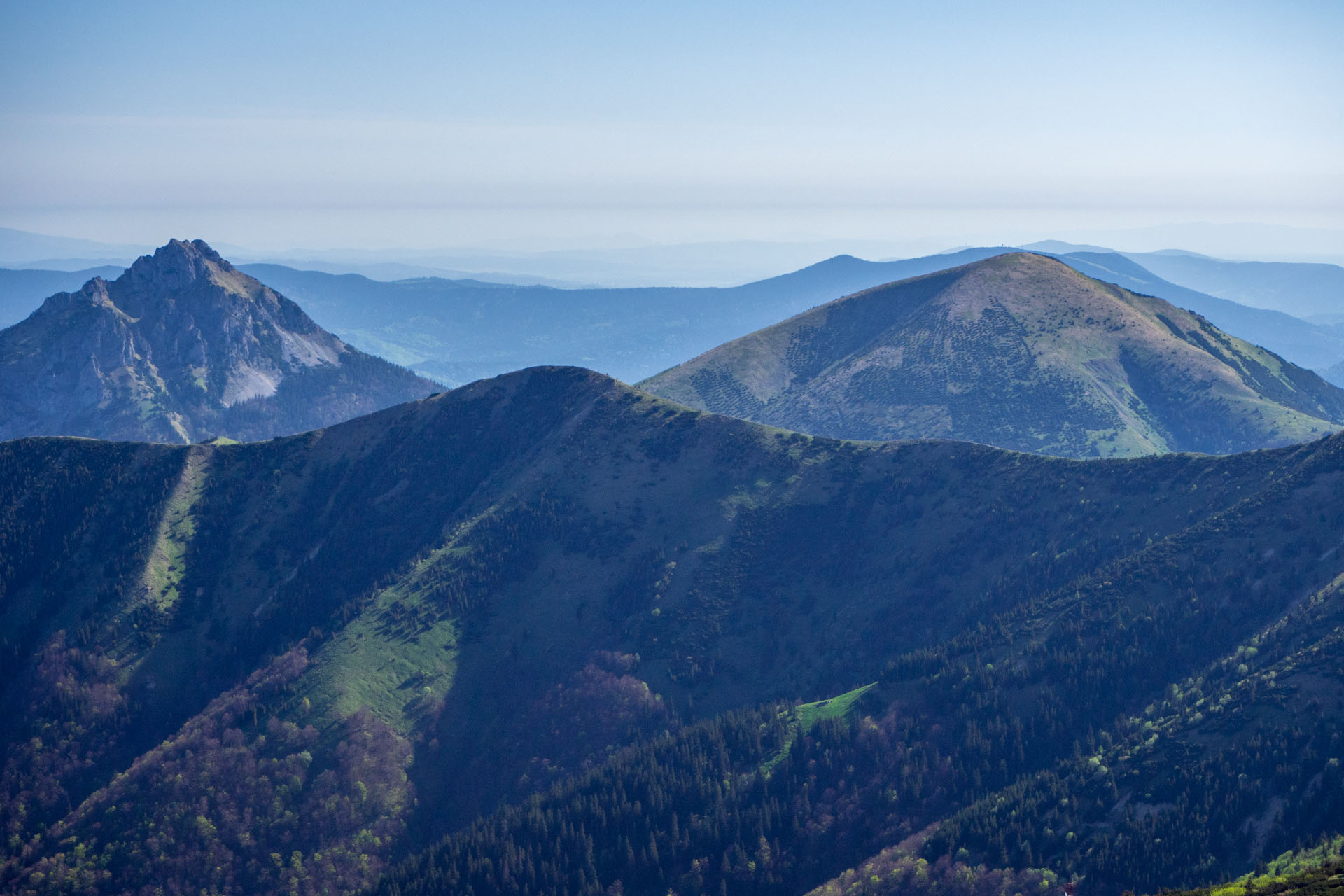 Veľký a Malý Kriváň z Chaty pod Chlebom (Malá Fatra)