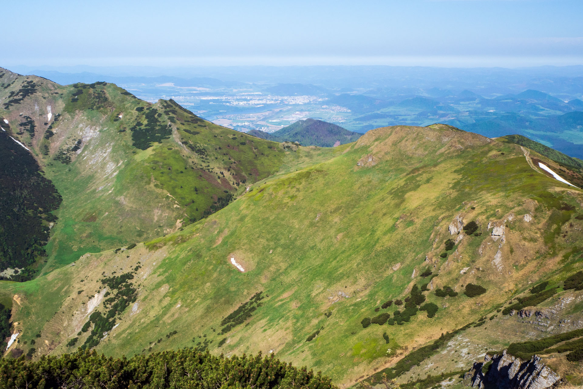 Veľký a Malý Kriváň z Chaty pod Chlebom (Malá Fatra)