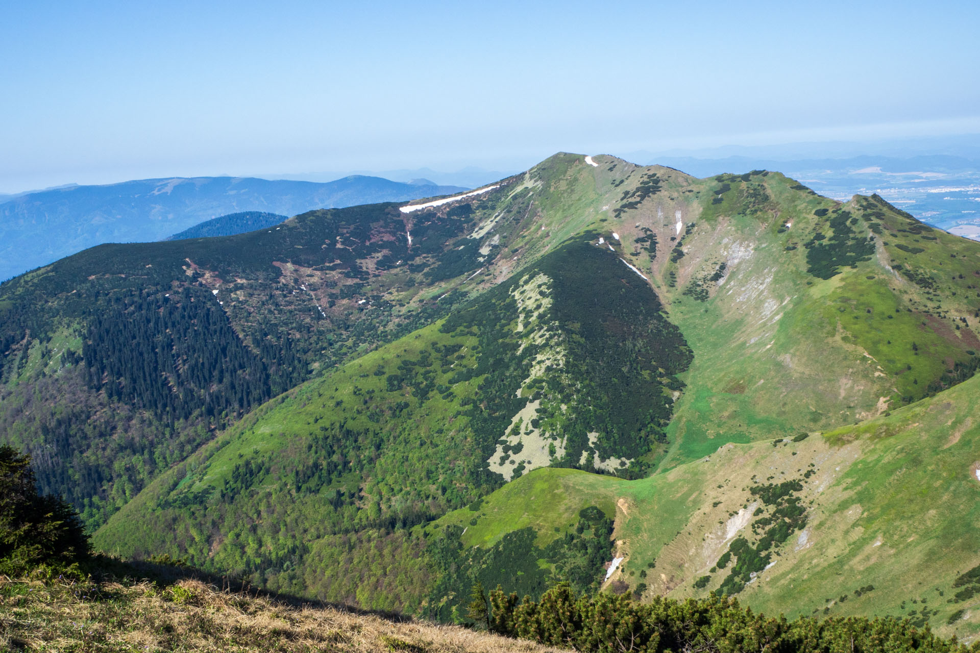 Veľký a Malý Kriváň z Chaty pod Chlebom (Malá Fatra)