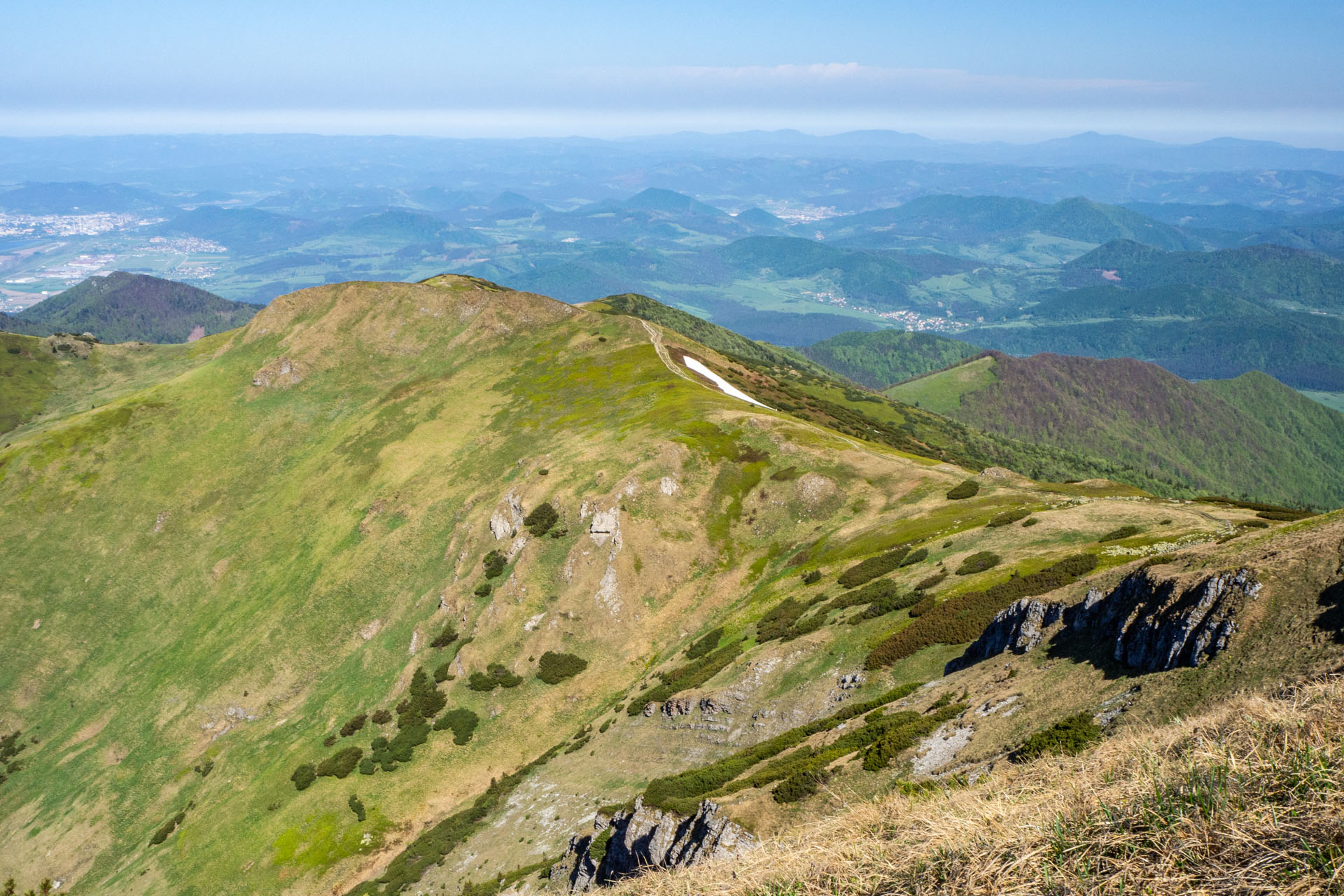 Veľký a Malý Kriváň z Chaty pod Chlebom (Malá Fatra)