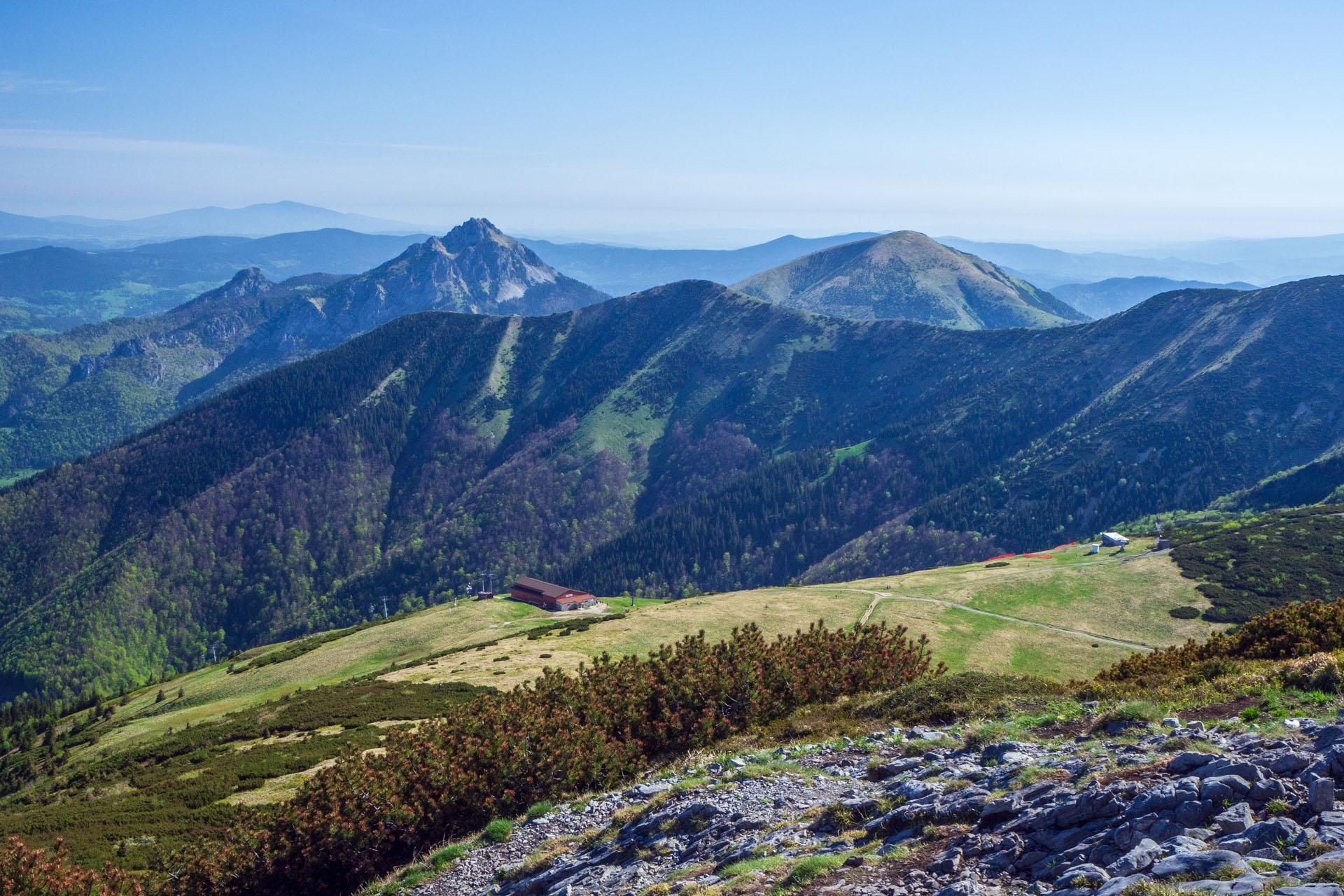 Veľký a Malý Kriváň z Chaty pod Chlebom (Malá Fatra)