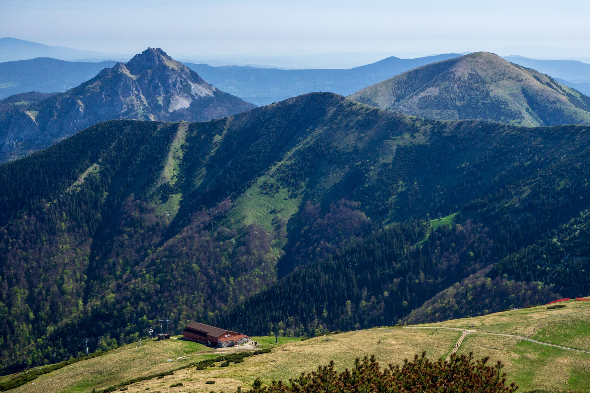 Veľký a Malý Kriváň z Chaty pod Chlebom (Malá Fatra)