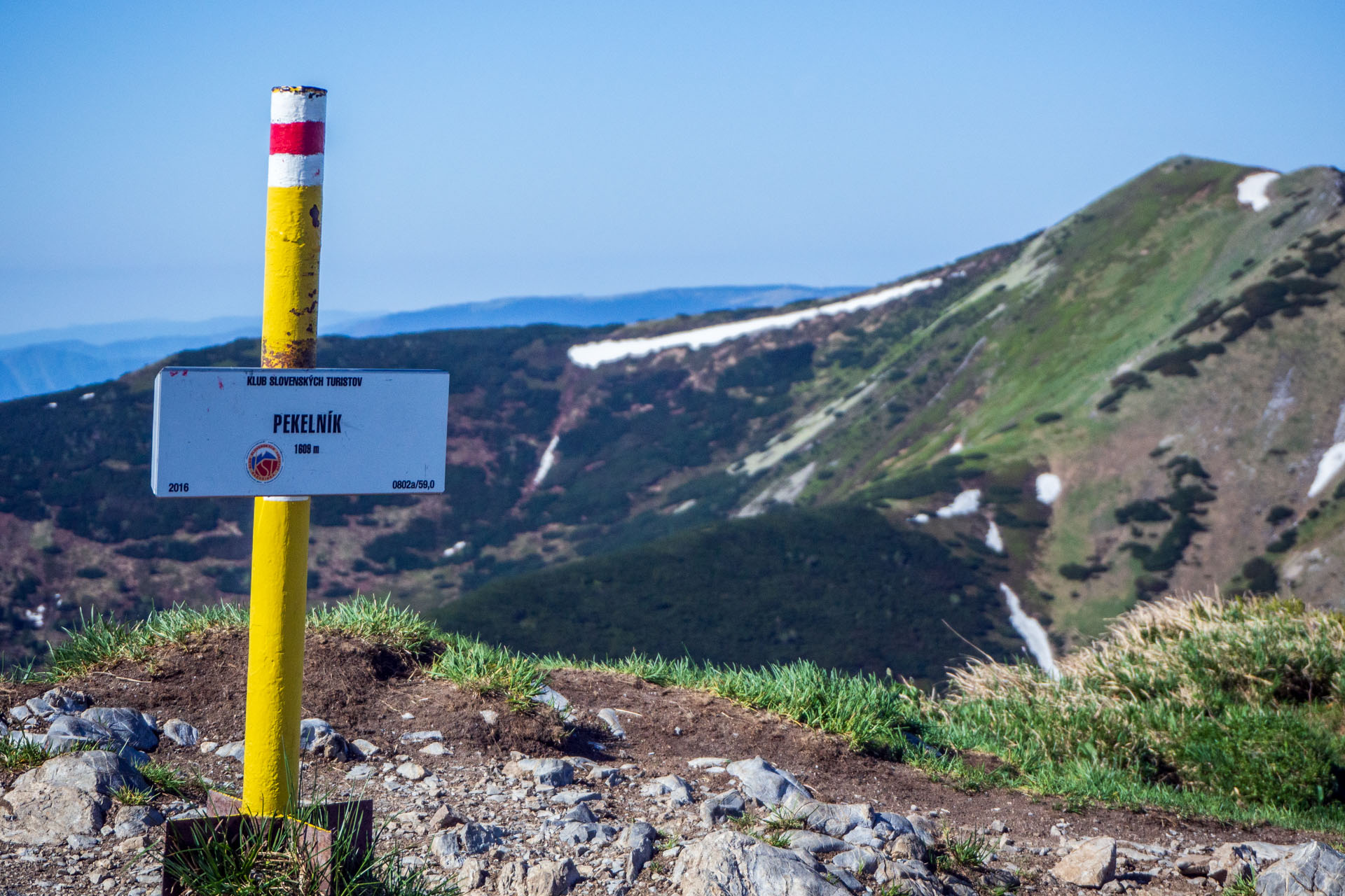 Veľký a Malý Kriváň z Chaty pod Chlebom (Malá Fatra)