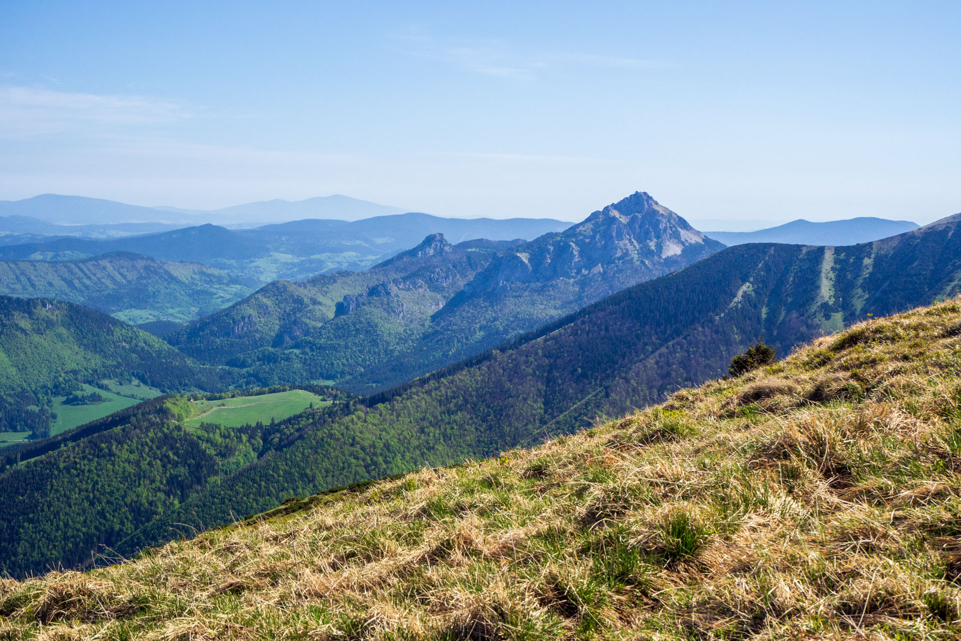 Veľký a Malý Kriváň z Chaty pod Chlebom (Malá Fatra)