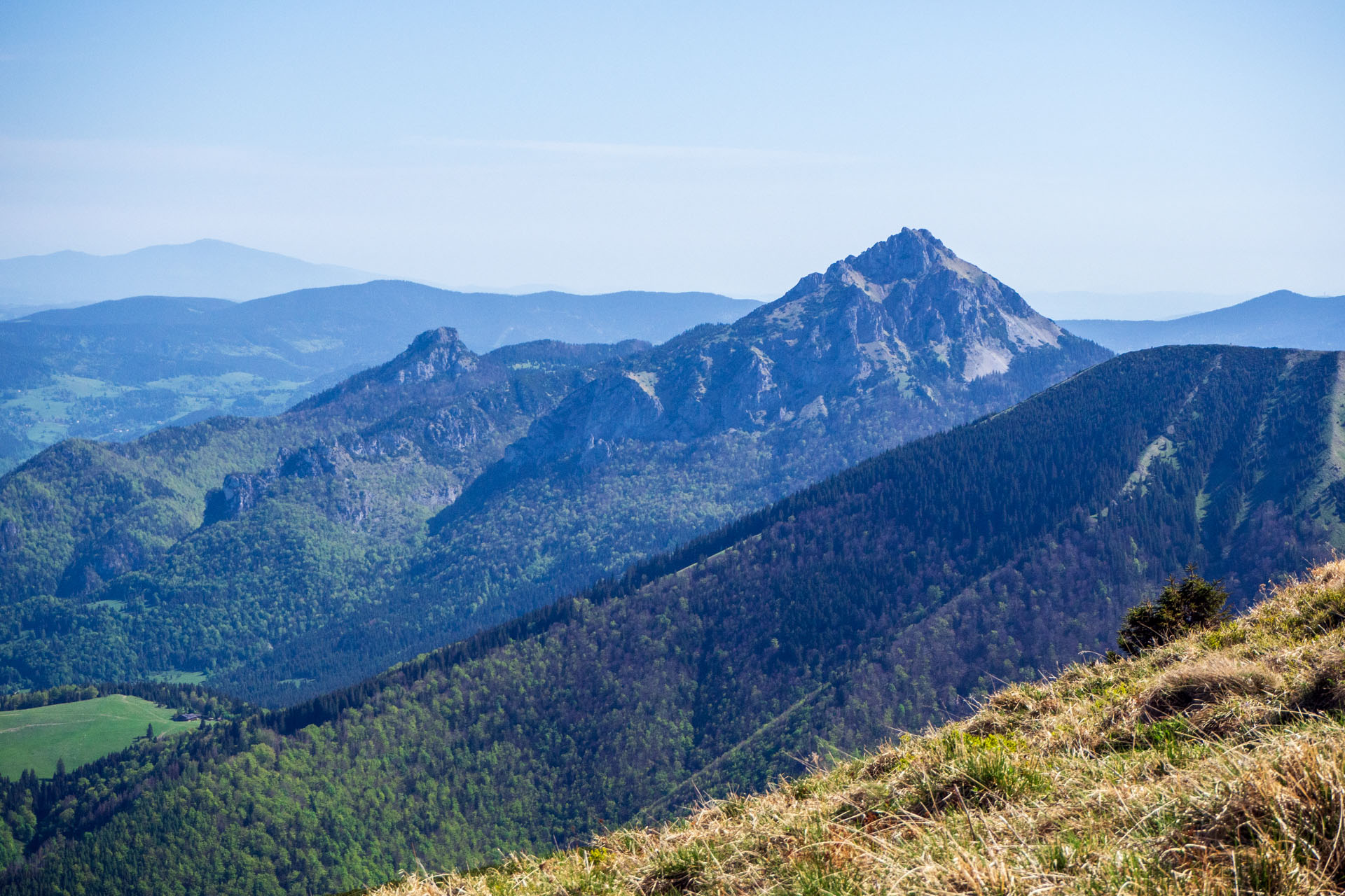 Veľký a Malý Kriváň z Chaty pod Chlebom (Malá Fatra)