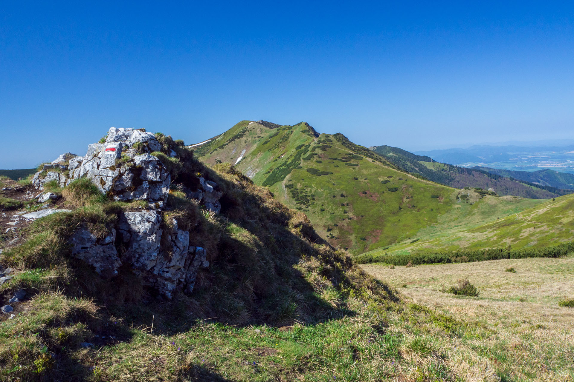 Veľký a Malý Kriváň z Chaty pod Chlebom (Malá Fatra)