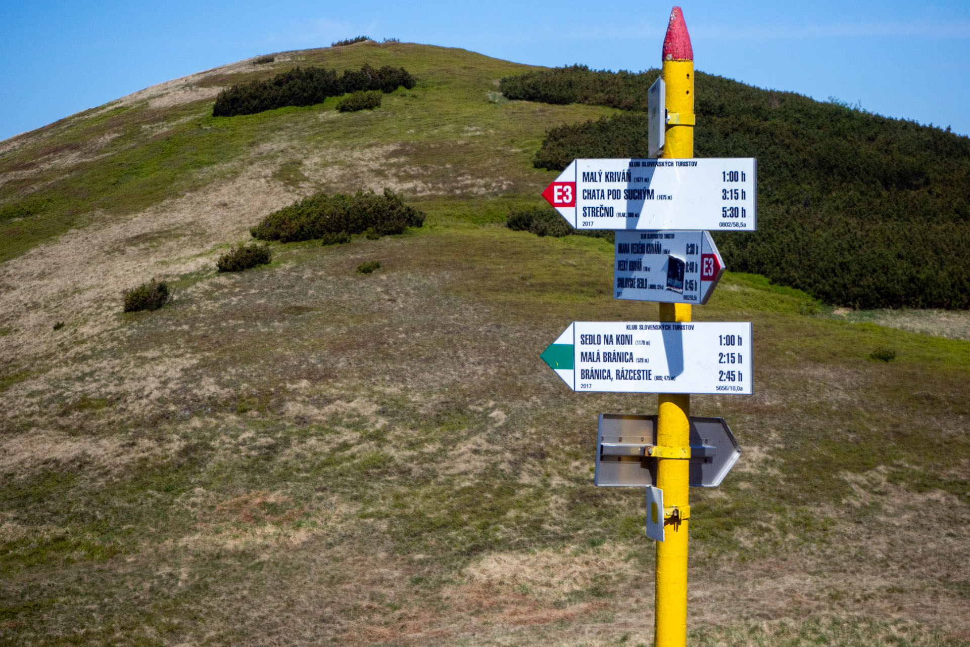 Veľký a Malý Kriváň z Chaty pod Chlebom (Malá Fatra)