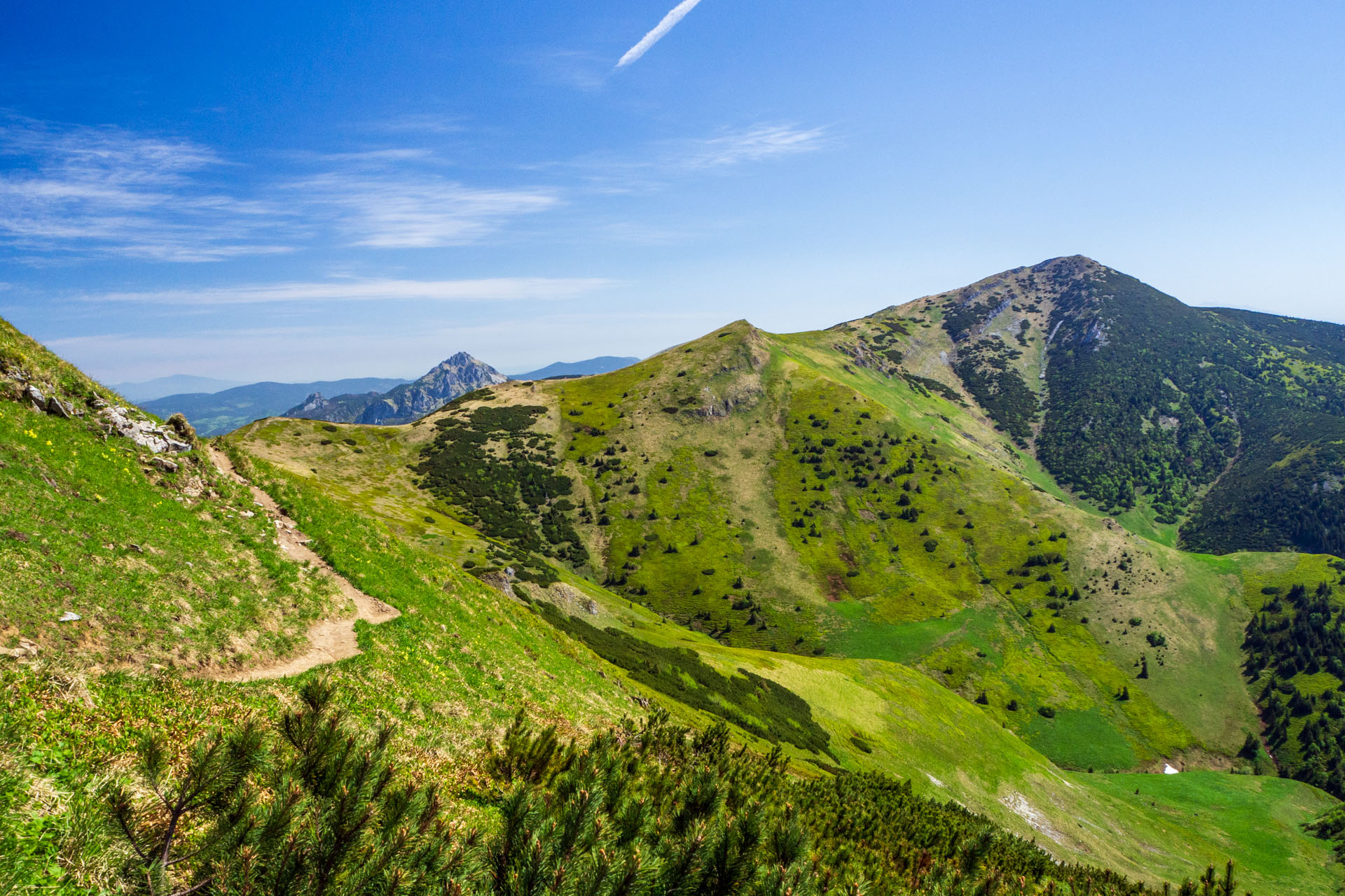 Veľký a Malý Kriváň z Chaty pod Chlebom (Malá Fatra)