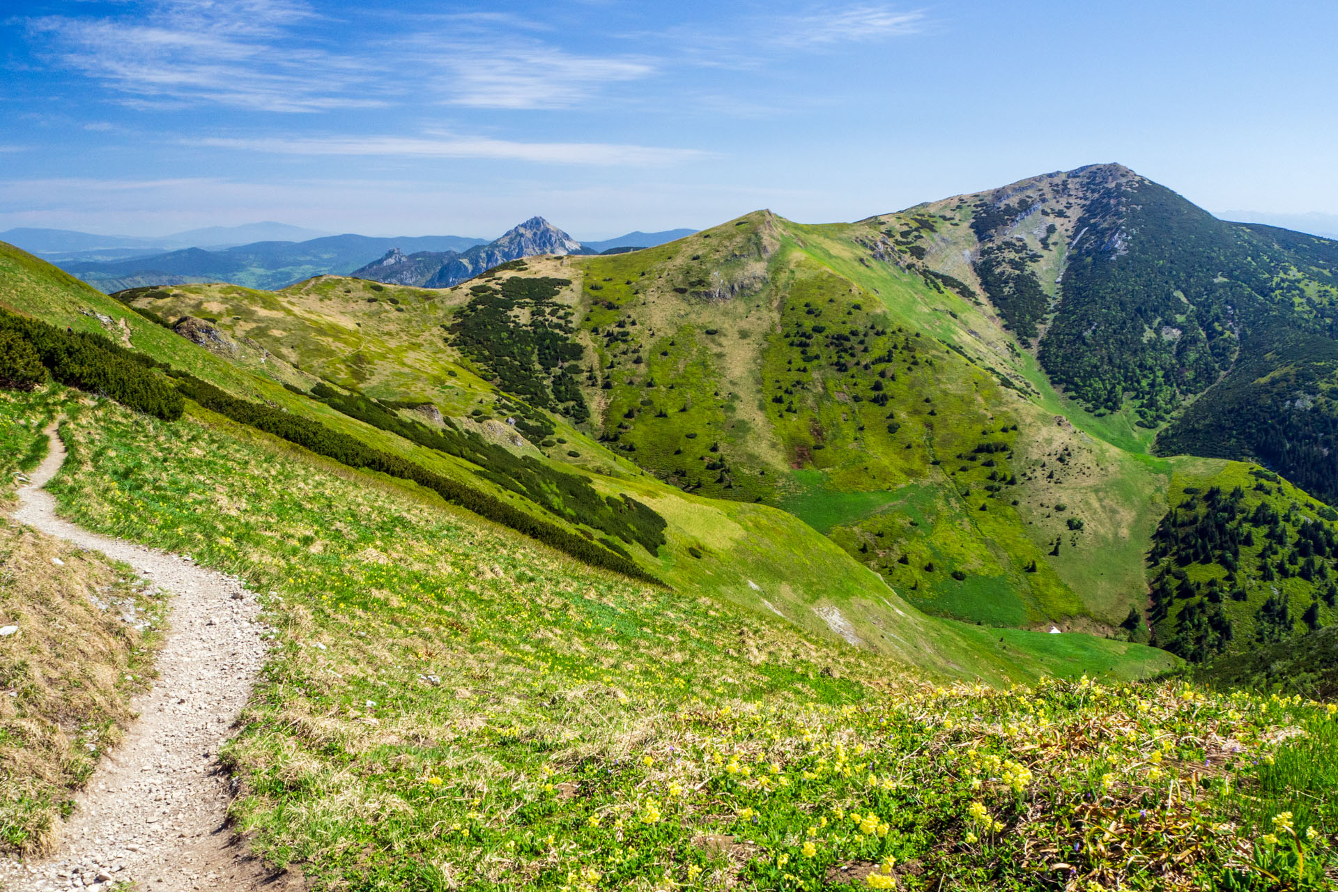 Veľký a Malý Kriváň z Chaty pod Chlebom (Malá Fatra)