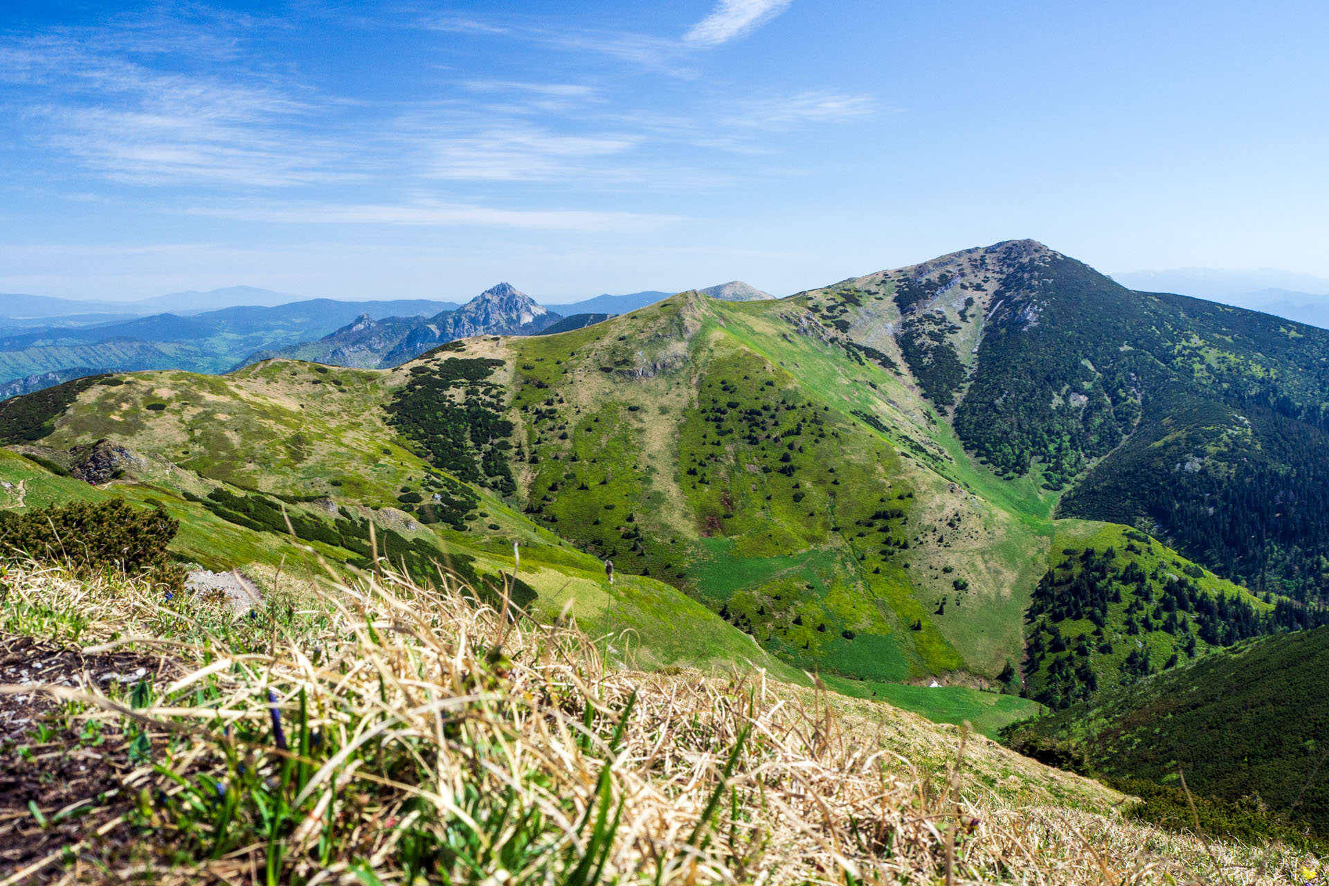 Veľký a Malý Kriváň z Chaty pod Chlebom (Malá Fatra)