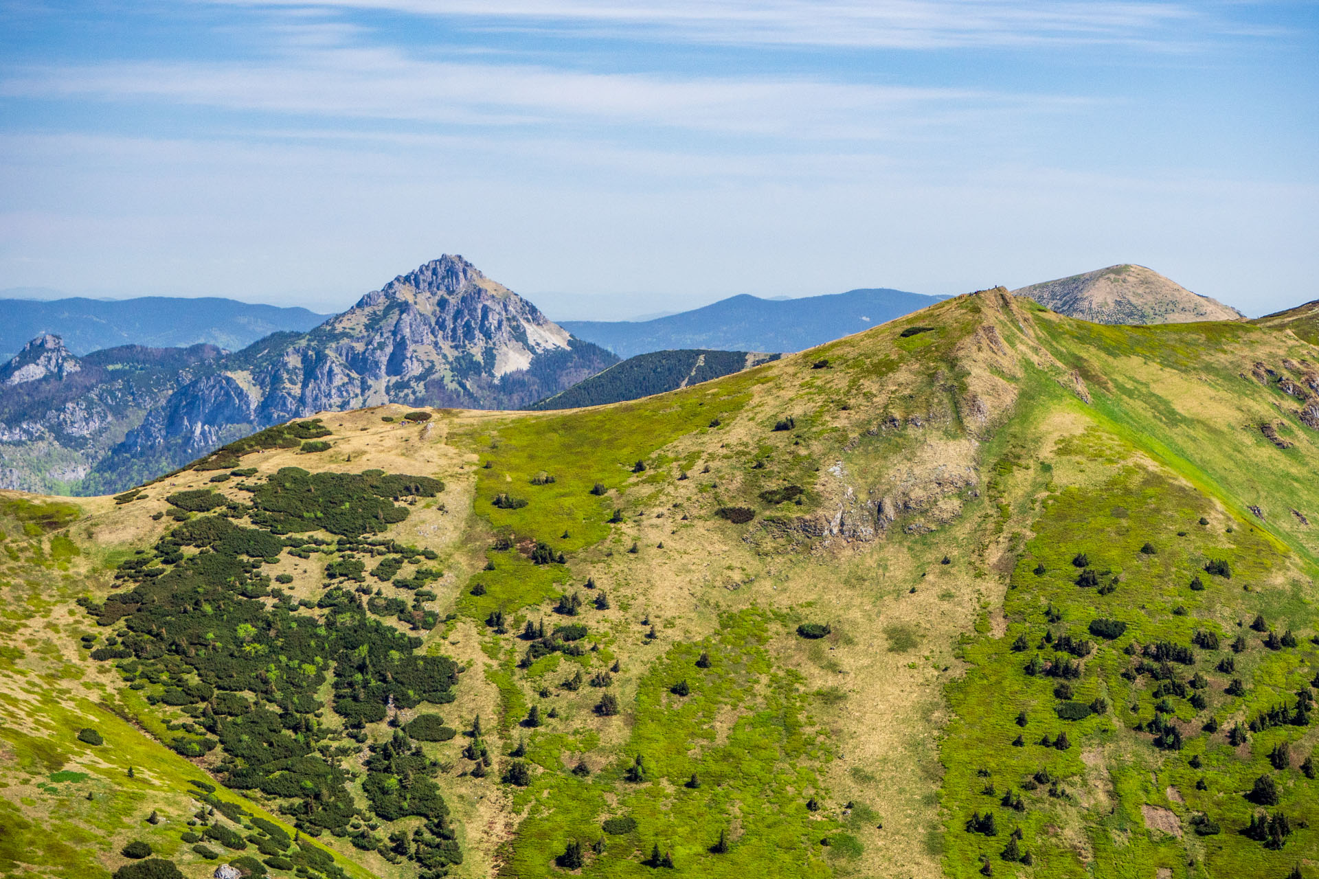 Veľký a Malý Kriváň z Chaty pod Chlebom (Malá Fatra)