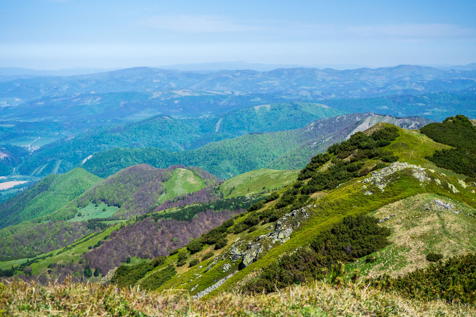 Veľký a Malý Kriváň z Chaty pod Chlebom (Malá Fatra)