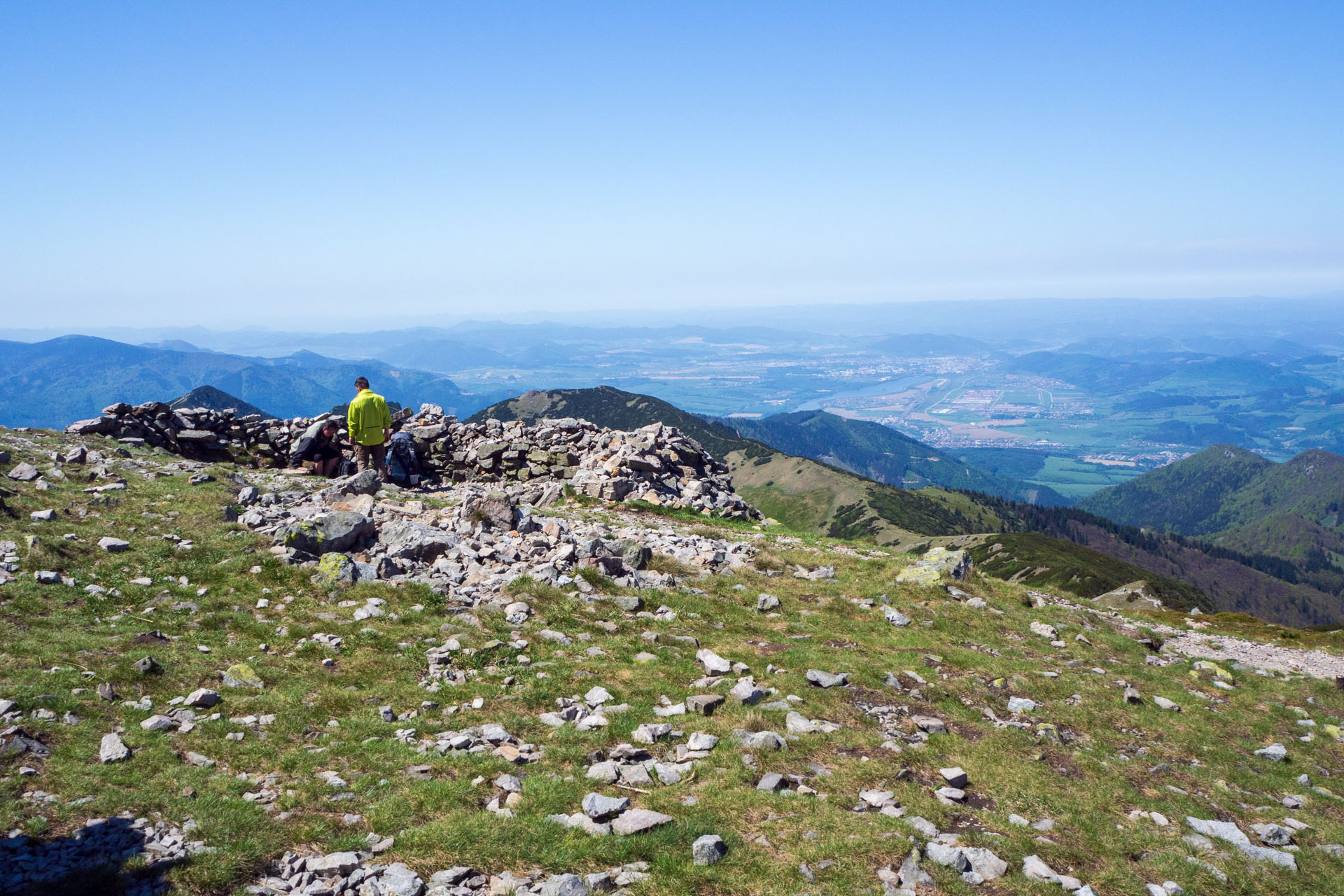 Veľký a Malý Kriváň z Chaty pod Chlebom (Malá Fatra)