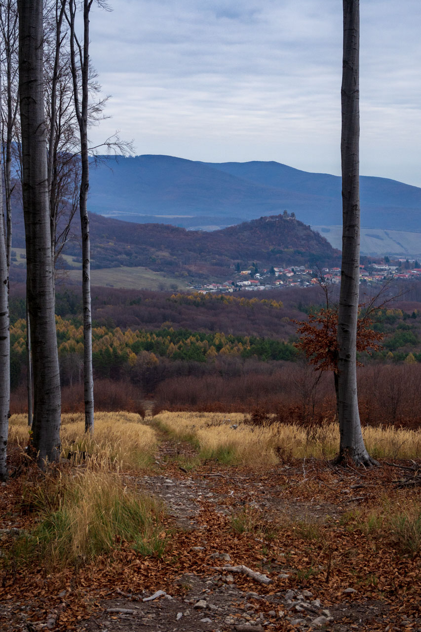 Vyhliadka pod Bradlom a Dobrák (Slanské vrchy)