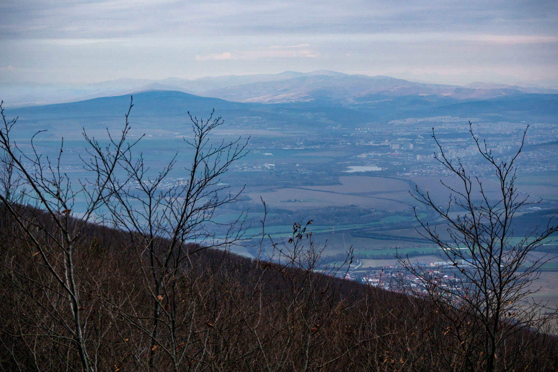 Vyhliadka pod Bradlom a Dobrák (Slanské vrchy)