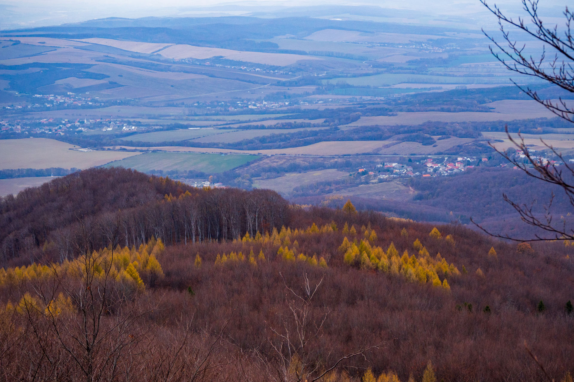 Vyhliadka pod Bradlom a Dobrák (Slanské vrchy)