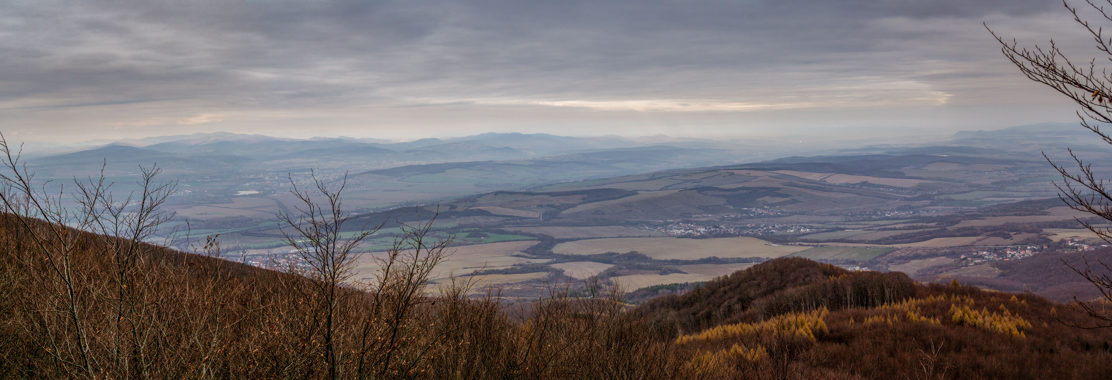 Vyhliadka pod Bradlom a Dobrák (Slanské vrchy)