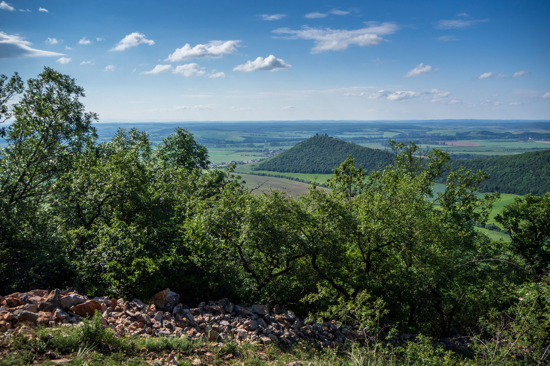 Vyhliadka za Okrúhlym lazom z Hája (Slovenský kras)