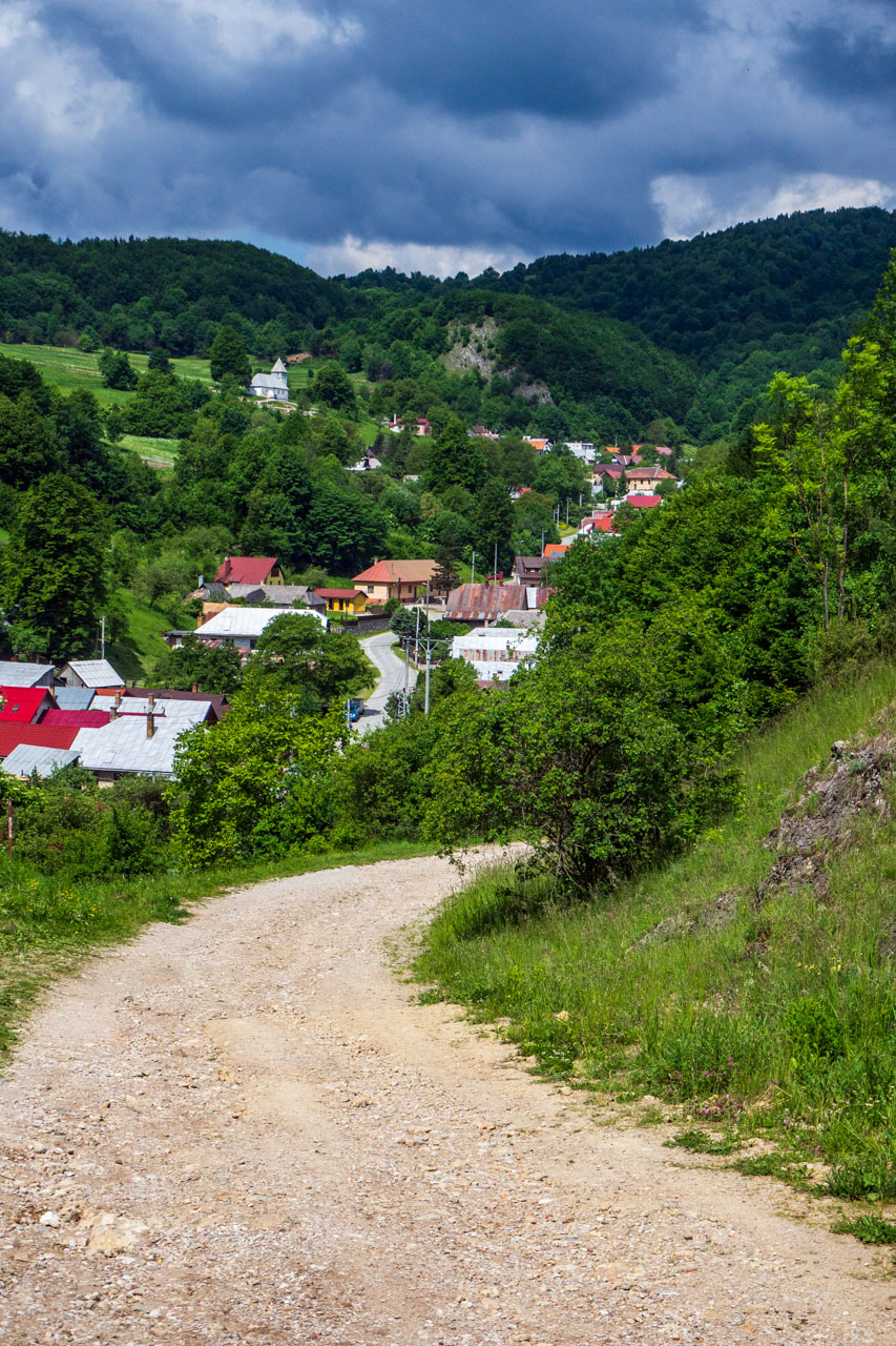 Vyhliadka za Okrúhlym lazom z Hája (Slovenský kras)