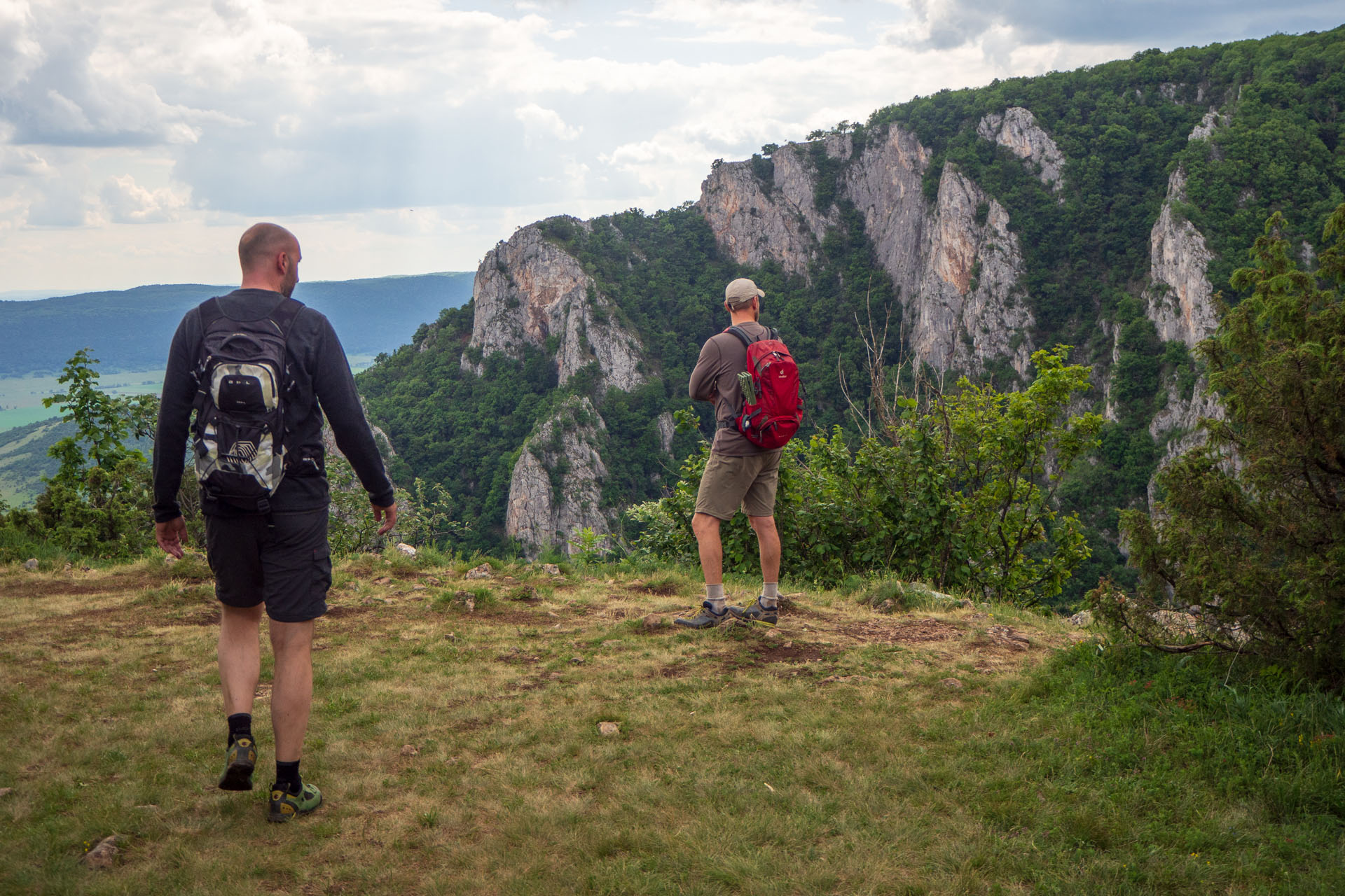 Vyhliadka za Okrúhlym lazom z Hája (Slovenský kras)