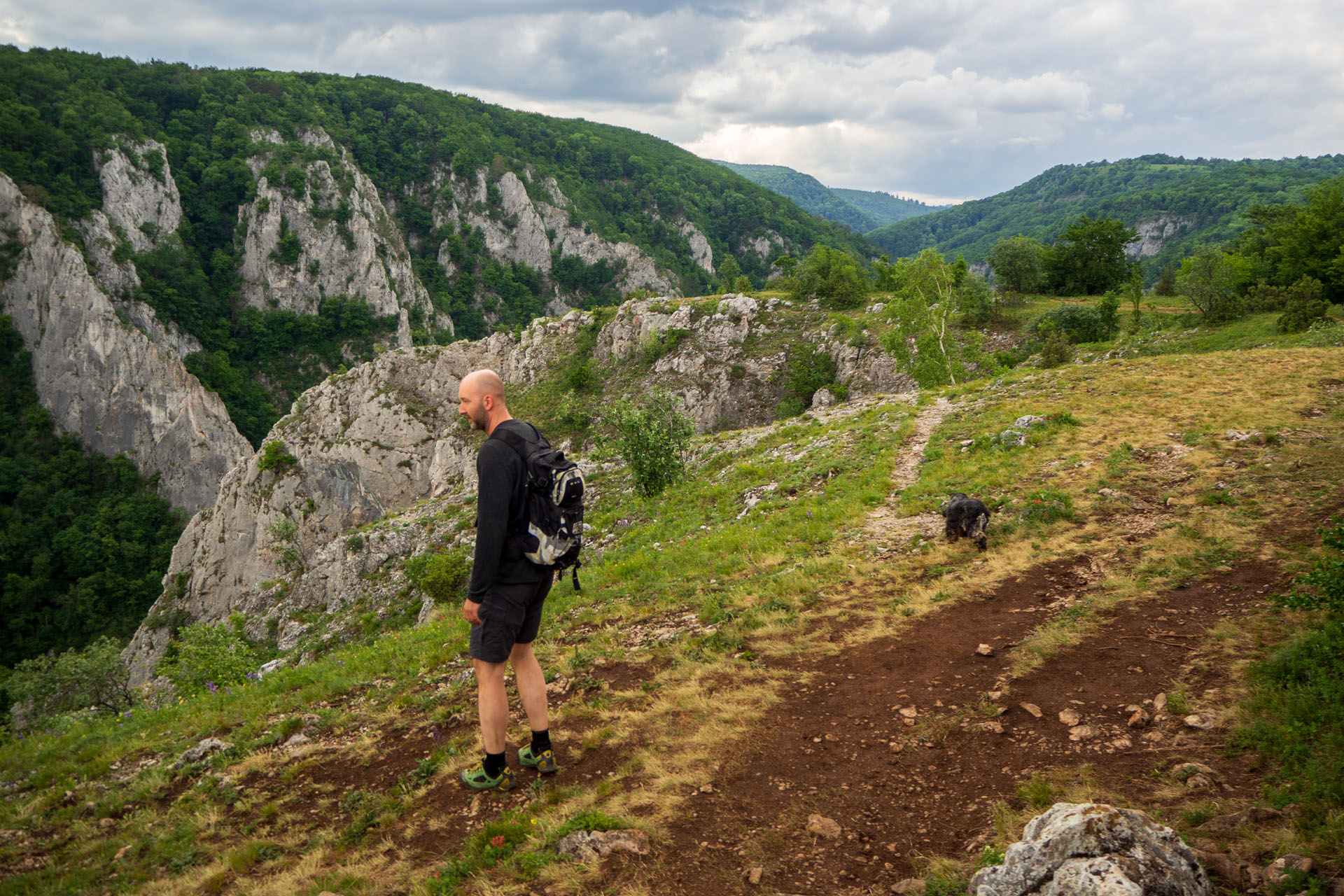 Vyhliadka za Okrúhlym lazom z Hája (Slovenský kras)