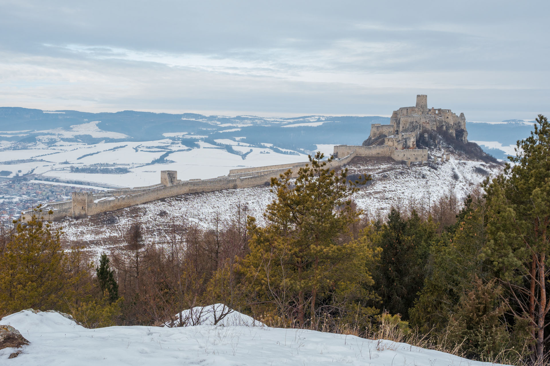 Dreveník a Spišský hrad zo Žehry (Levočské vrchy)