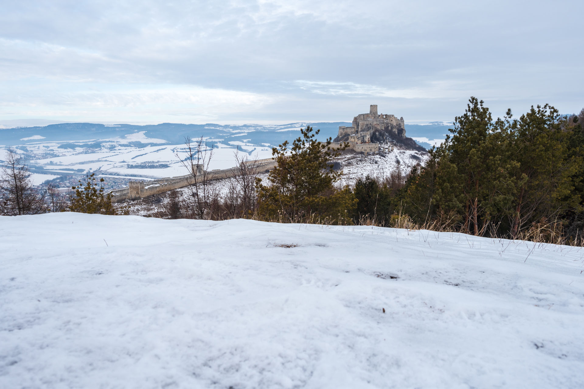 Dreveník a Spišský hrad zo Žehry (Levočské vrchy)