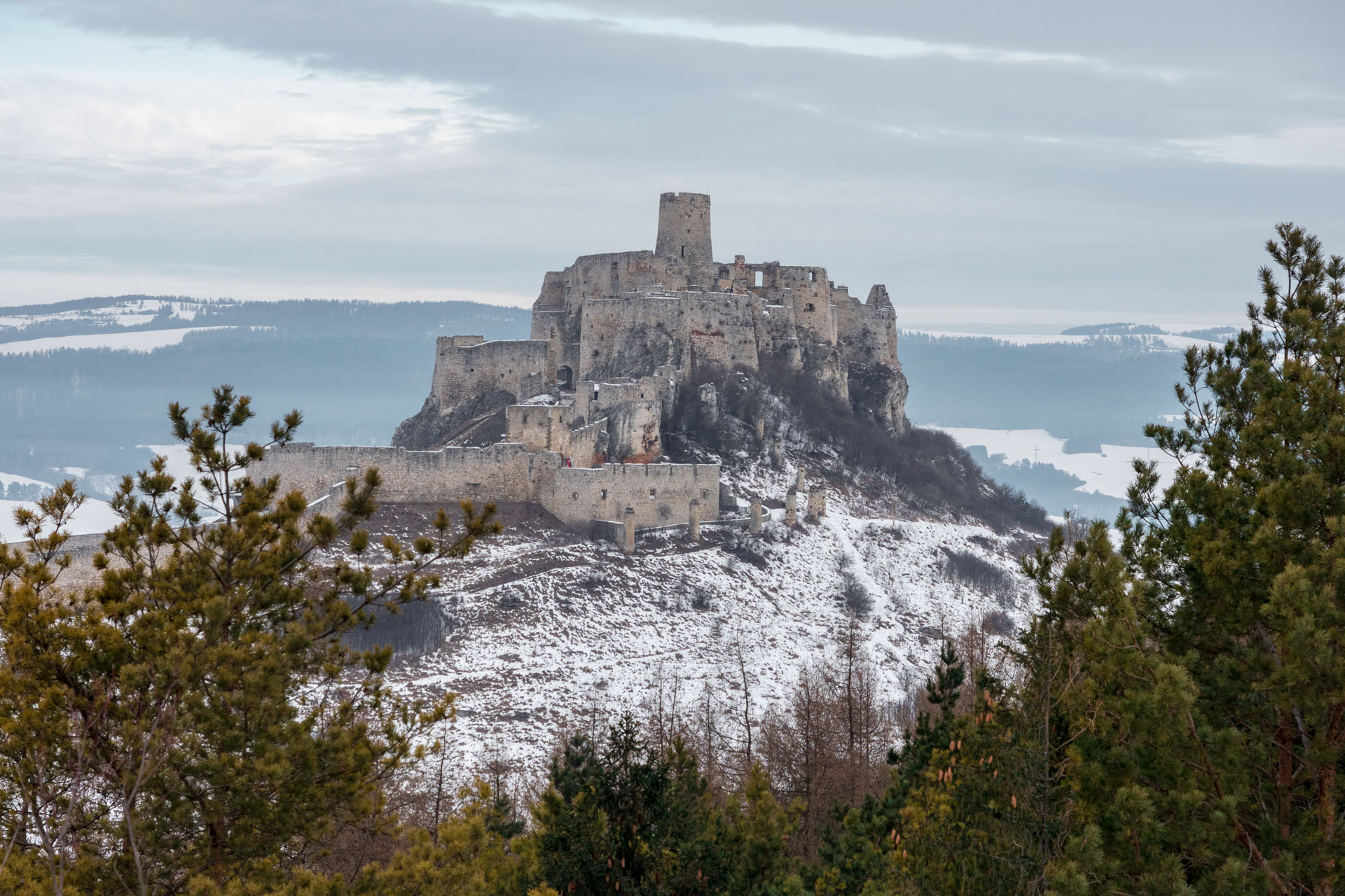 Dreveník a Spišský hrad zo Žehry (Levočské vrchy)