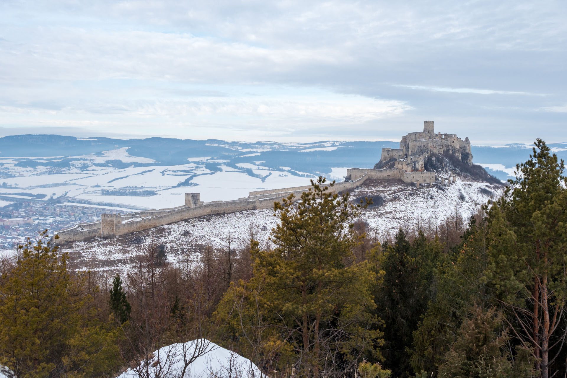 Dreveník a Spišský hrad zo Žehry (Levočské vrchy)