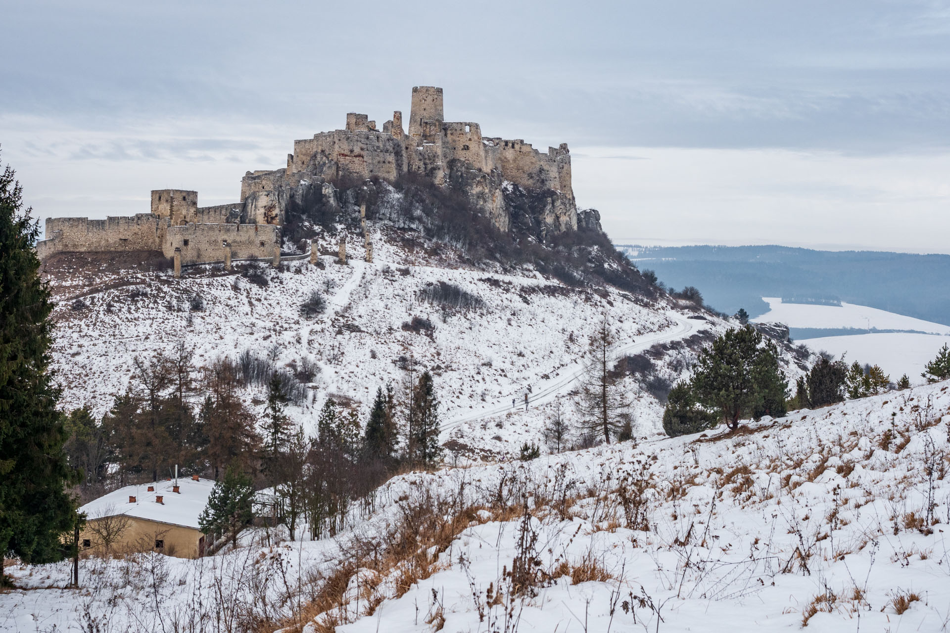 Dreveník a Spišský hrad zo Žehry (Levočské vrchy)