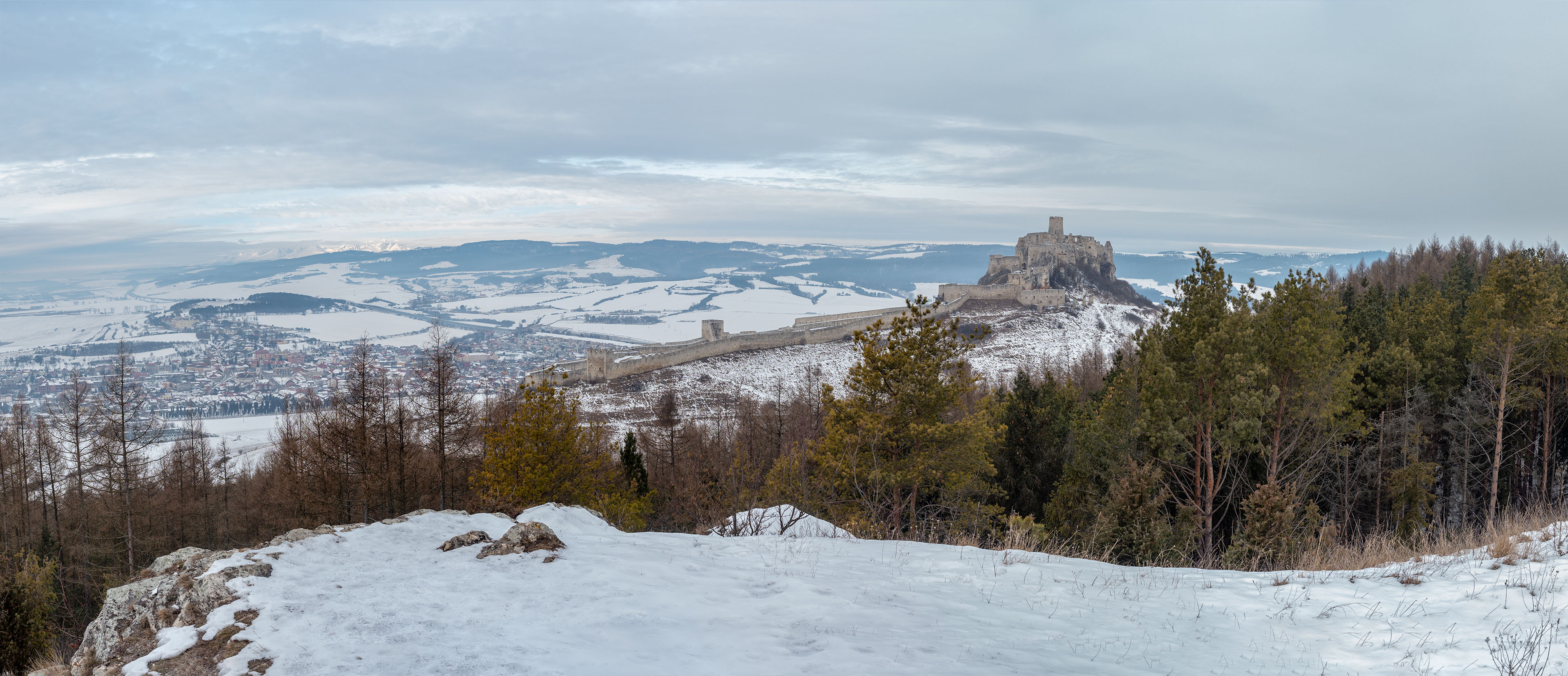 Dreveník a Spišský hrad zo Žehry (Levočské vrchy)