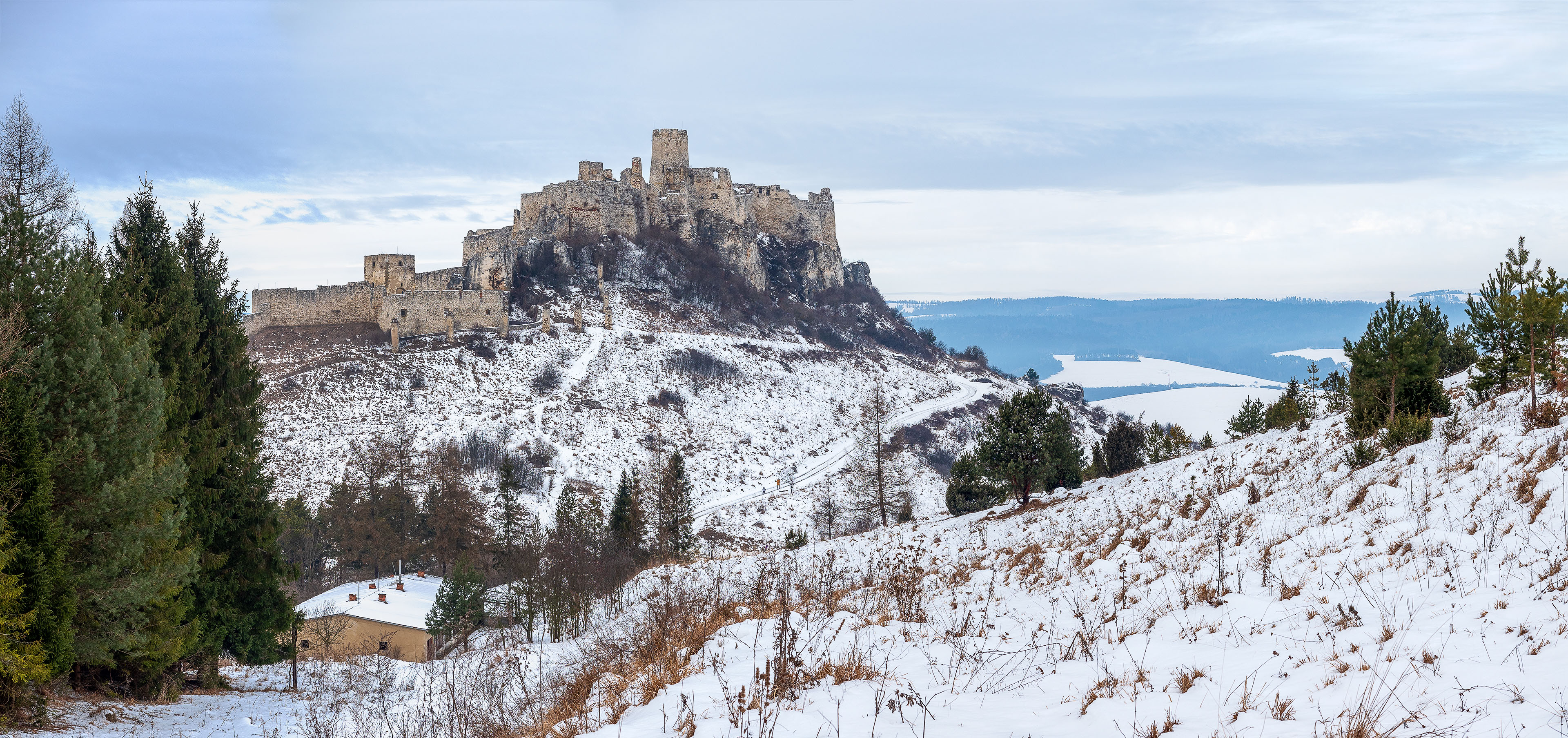 Dreveník a Spišský hrad zo Žehry (Levočské vrchy)