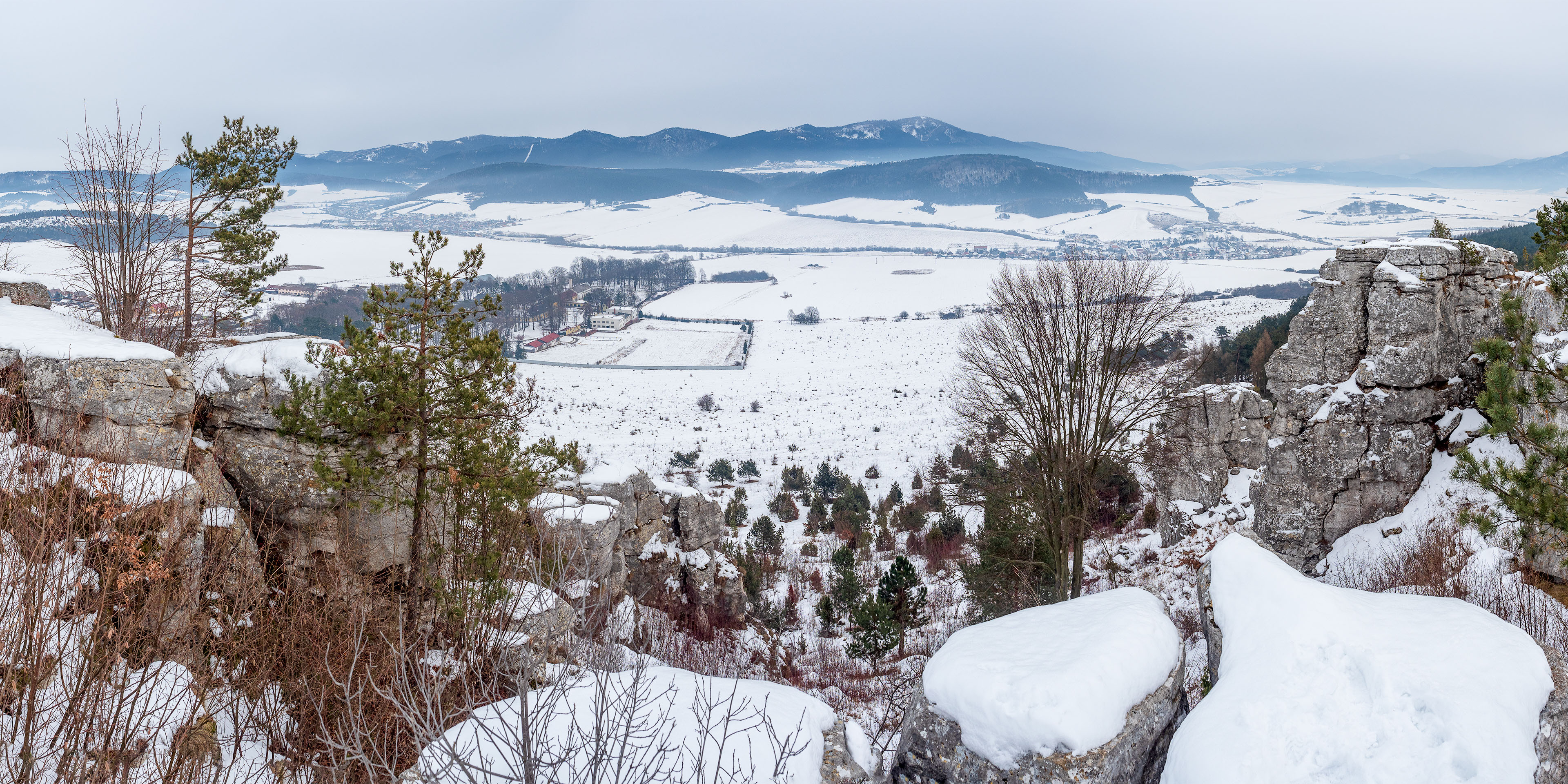 Dreveník a Spišský hrad zo Žehry (Levočské vrchy)