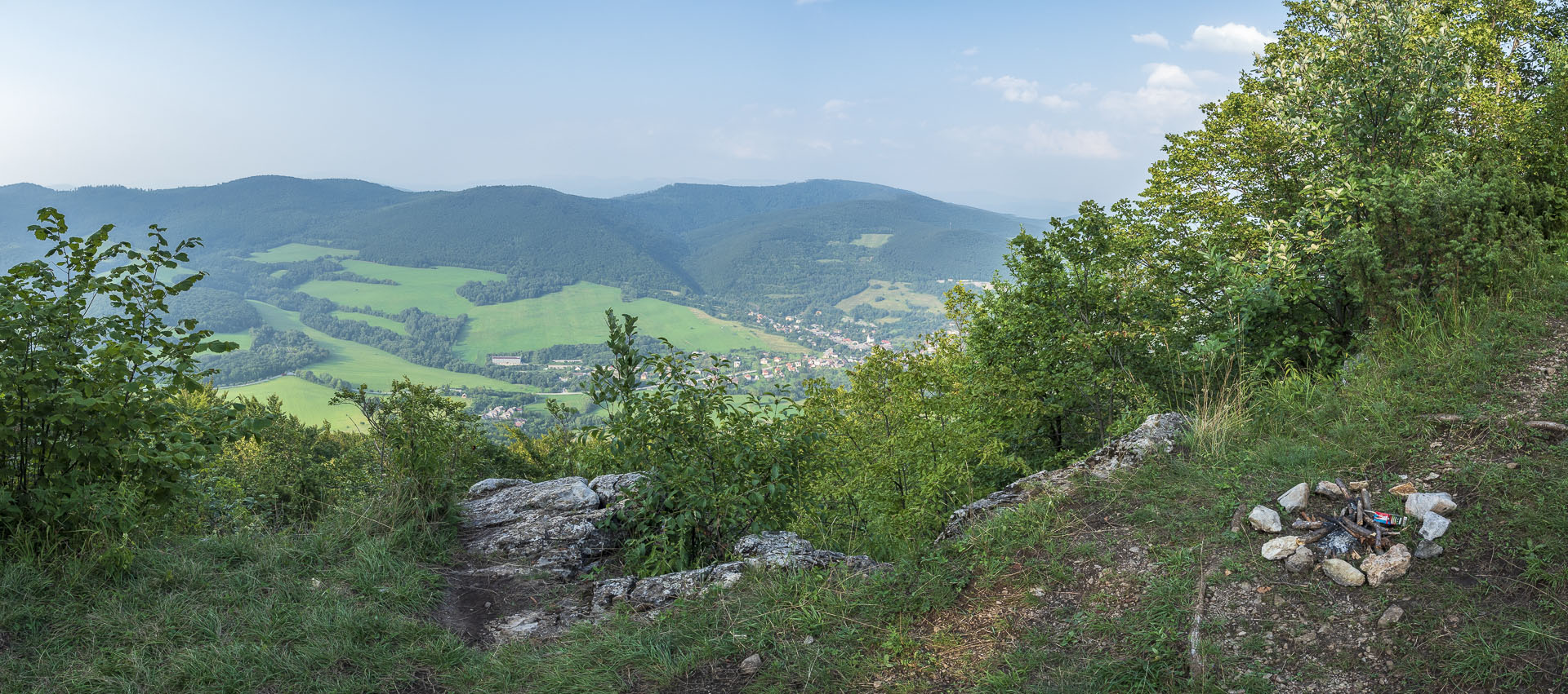 Gerlašská skala a Zvonárka z Rožňavského Bystrého (Slovenský kras)