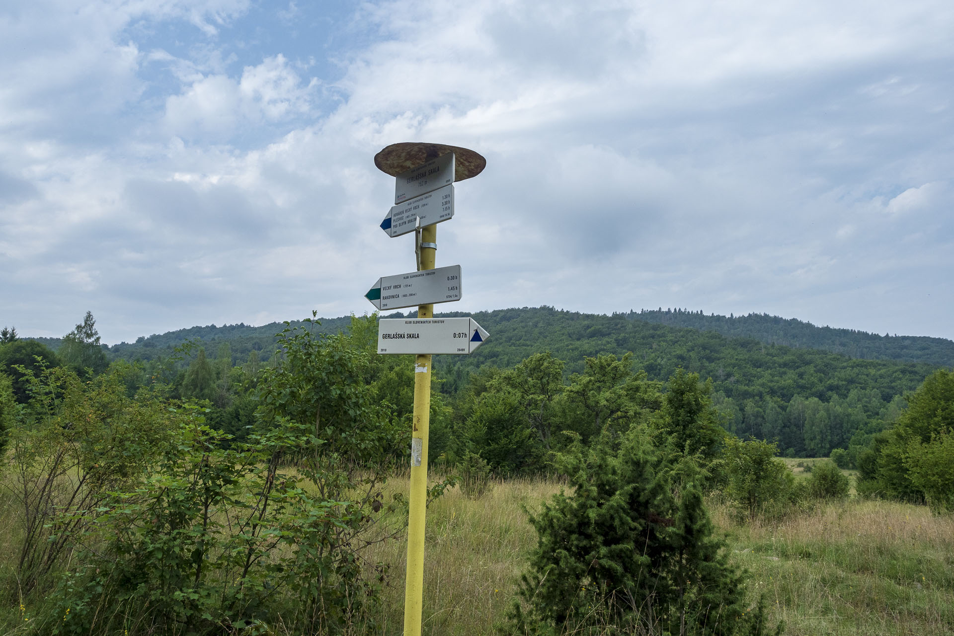 Gerlašská skala a Zvonárka z Rožňavského Bystrého (Slovenský kras)