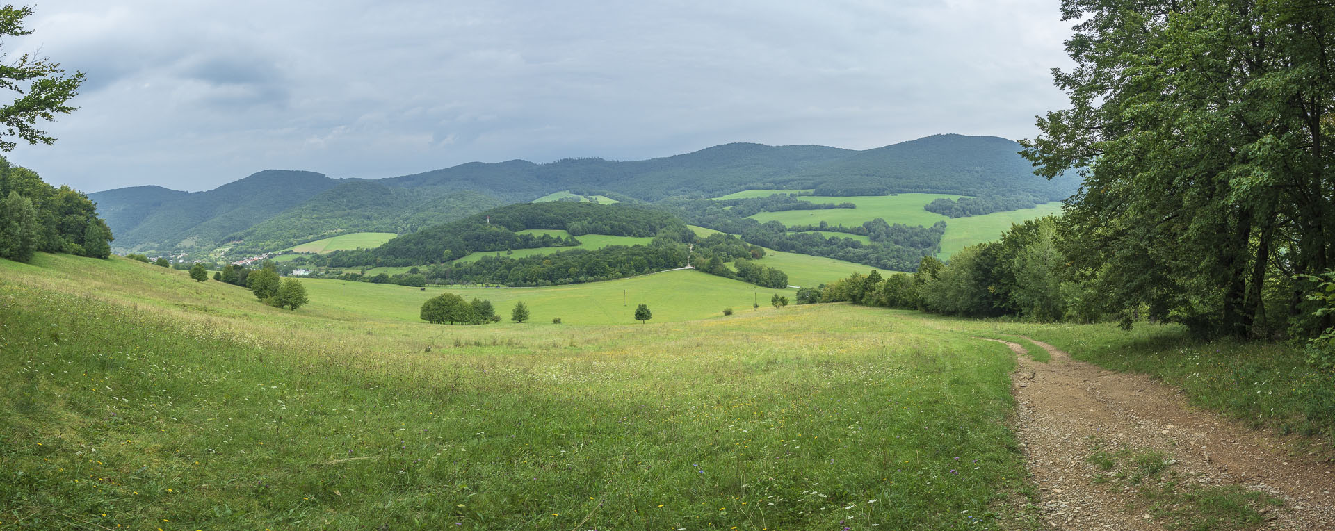 Gerlašská skala a Zvonárka z Rožňavského Bystrého (Slovenský kras)