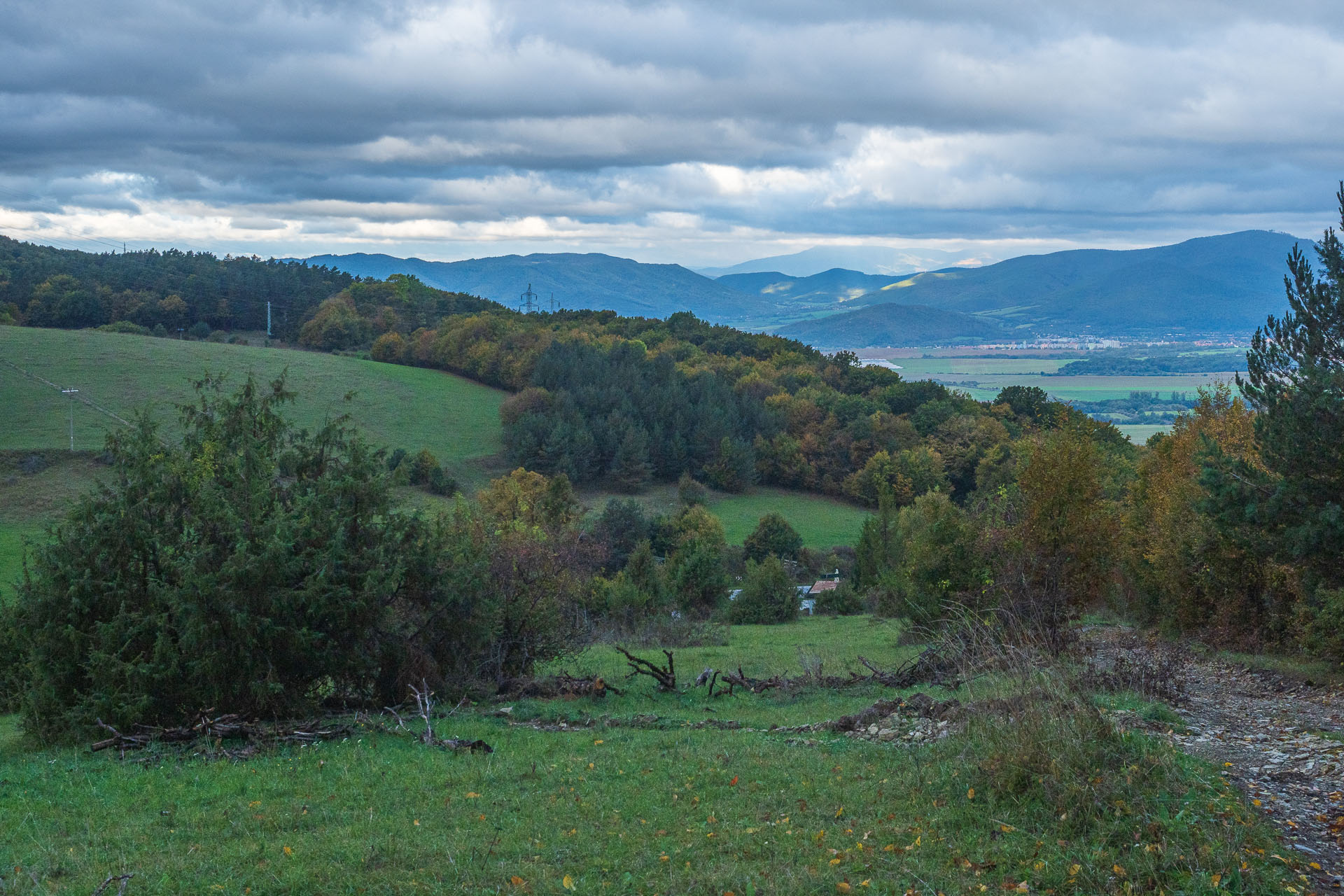 Horný vrch zo sedla Soroška (Slovenský kras)