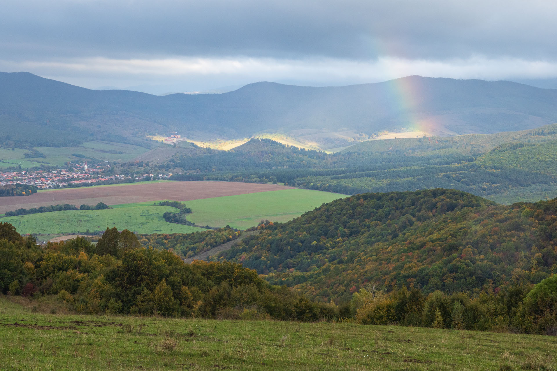 Horný vrch zo sedla Soroška (Slovenský kras)