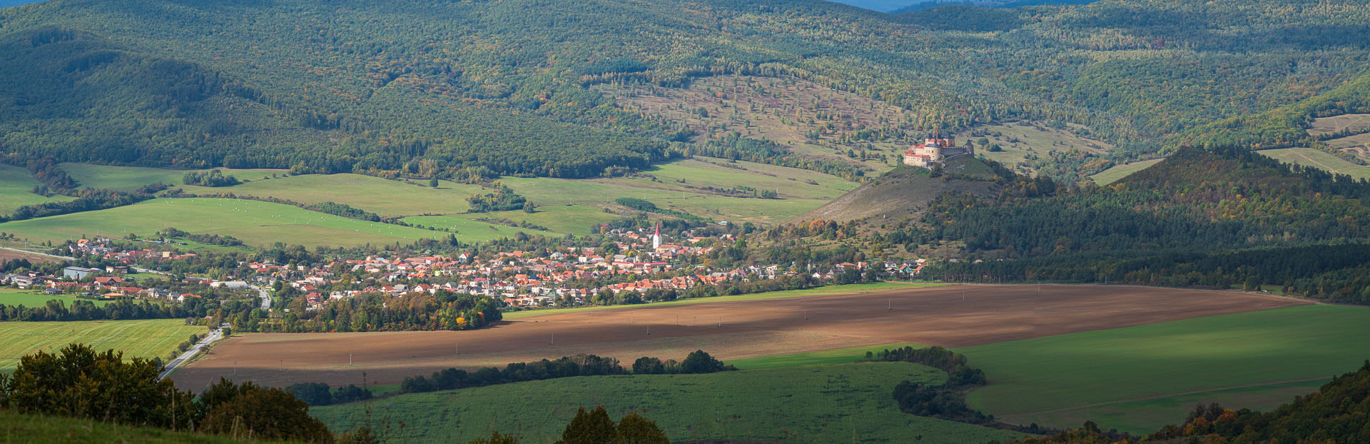 Horný vrch zo sedla Soroška (Slovenský kras)