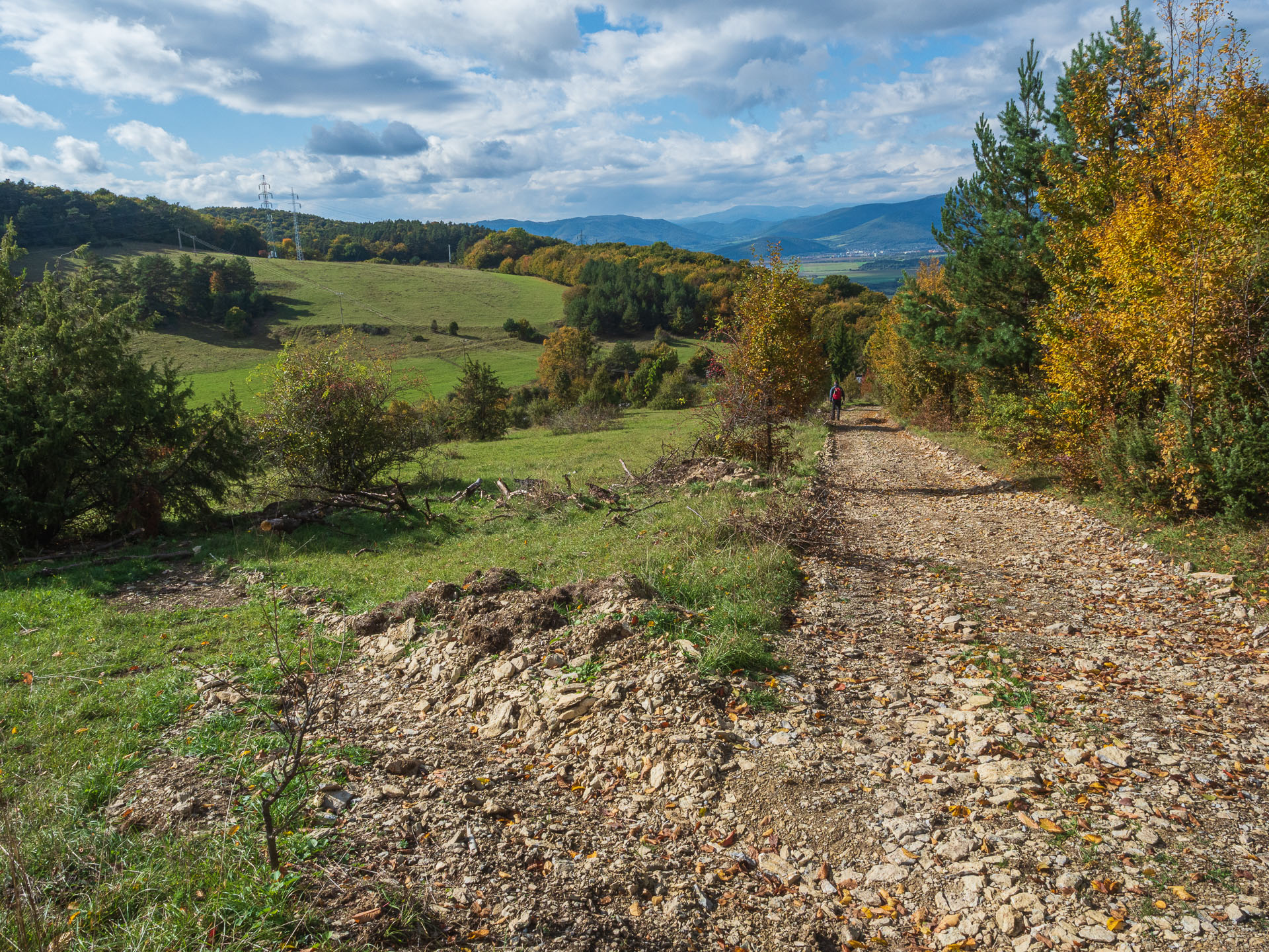 Horný vrch zo sedla Soroška (Slovenský kras)