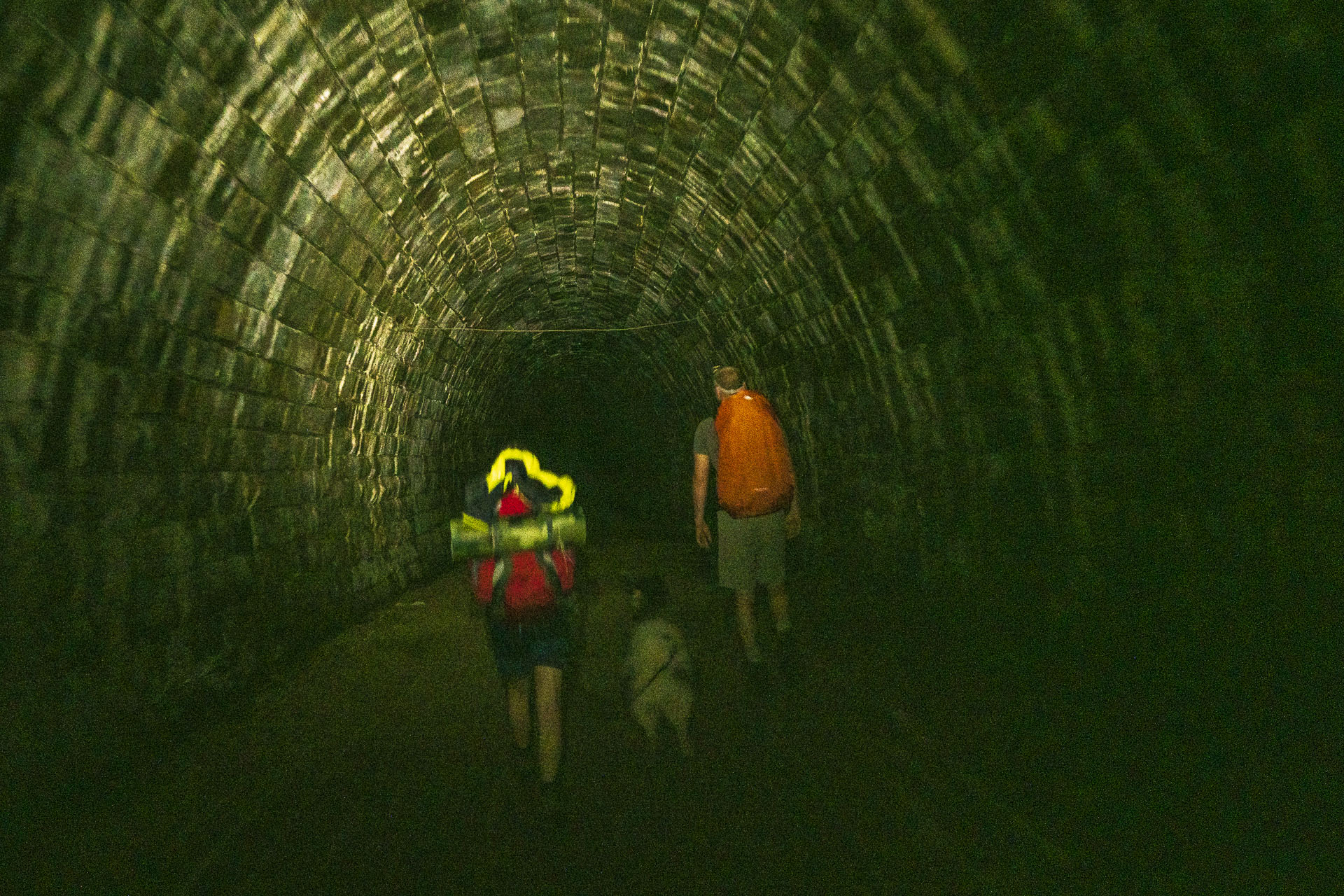 Koprášsky viadukt, Koprášsky a Slavošovský tunel zo Slavošoviec (Stolické vrchy)