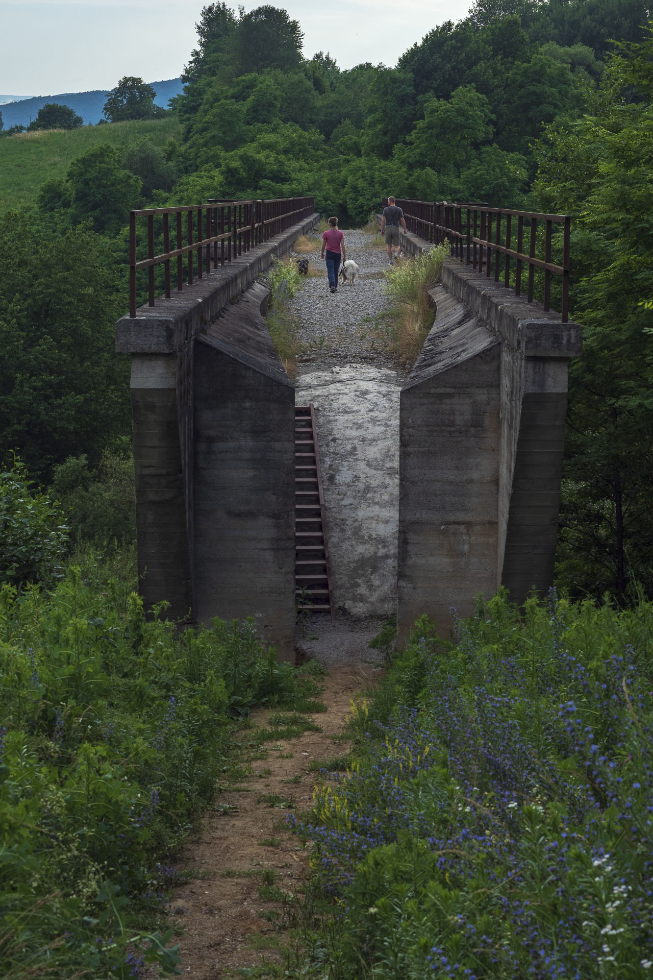 Koprášsky viadukt, Koprášsky a Slavošovský tunel zo Slavošoviec (Stolické vrchy)