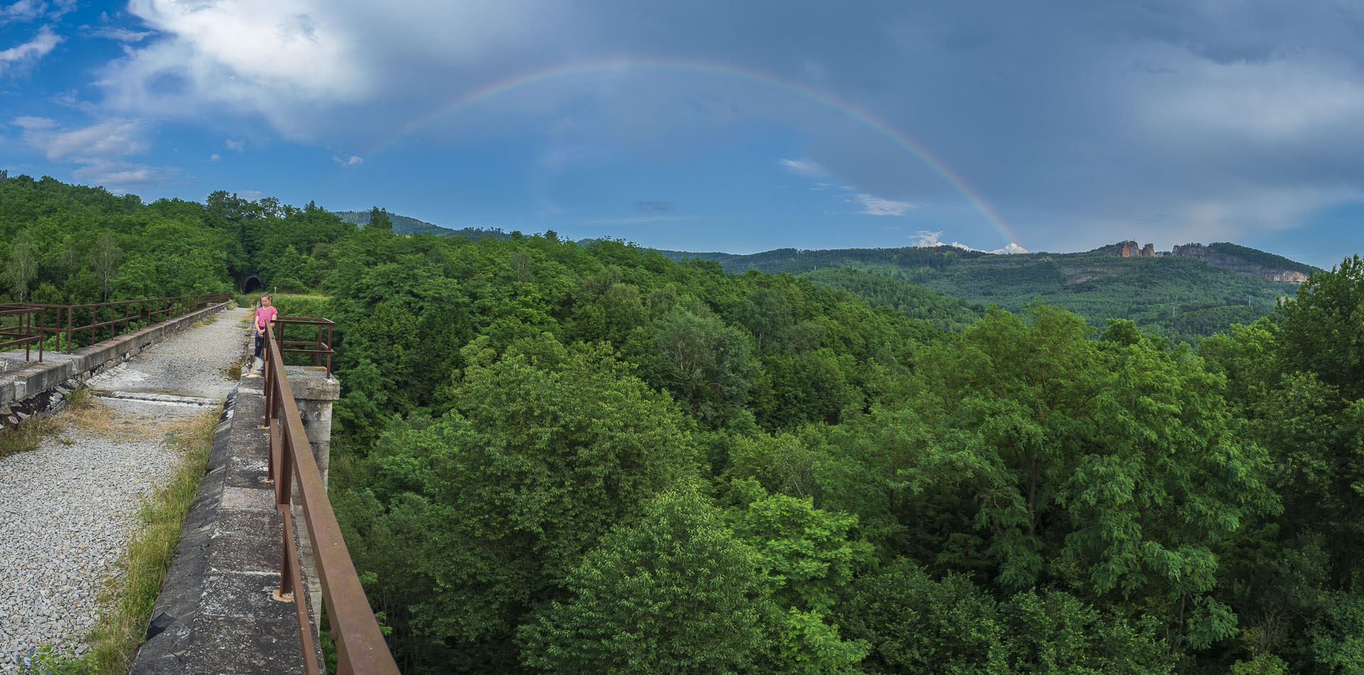 Koprášsky viadukt, Koprášsky a Slavošovský tunel zo Slavošoviec (Stolické vrchy)