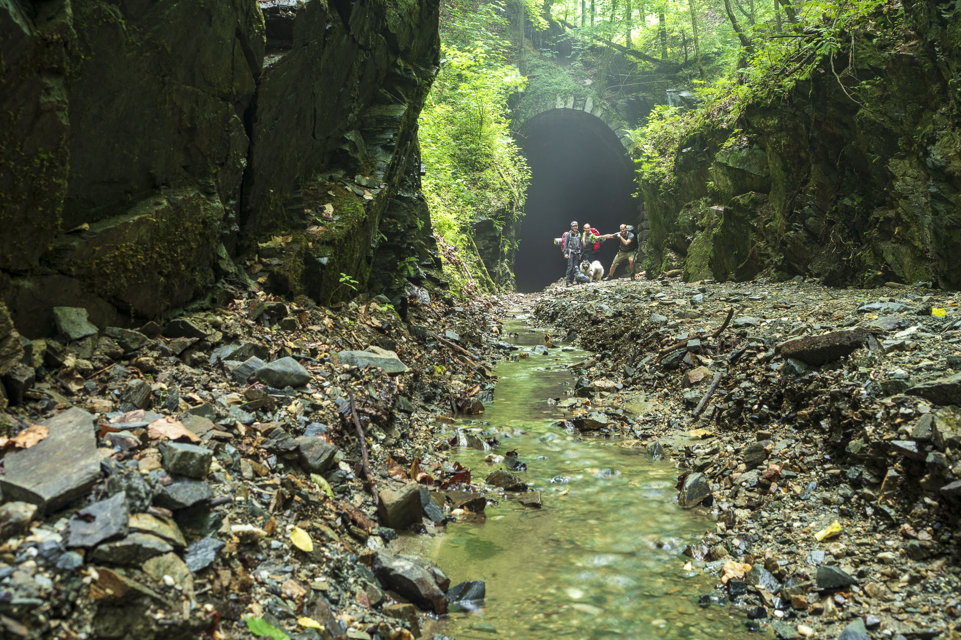 Koprášsky viadukt, Koprášsky a Slavošovský tunel zo Slavošoviec (Stolické vrchy)